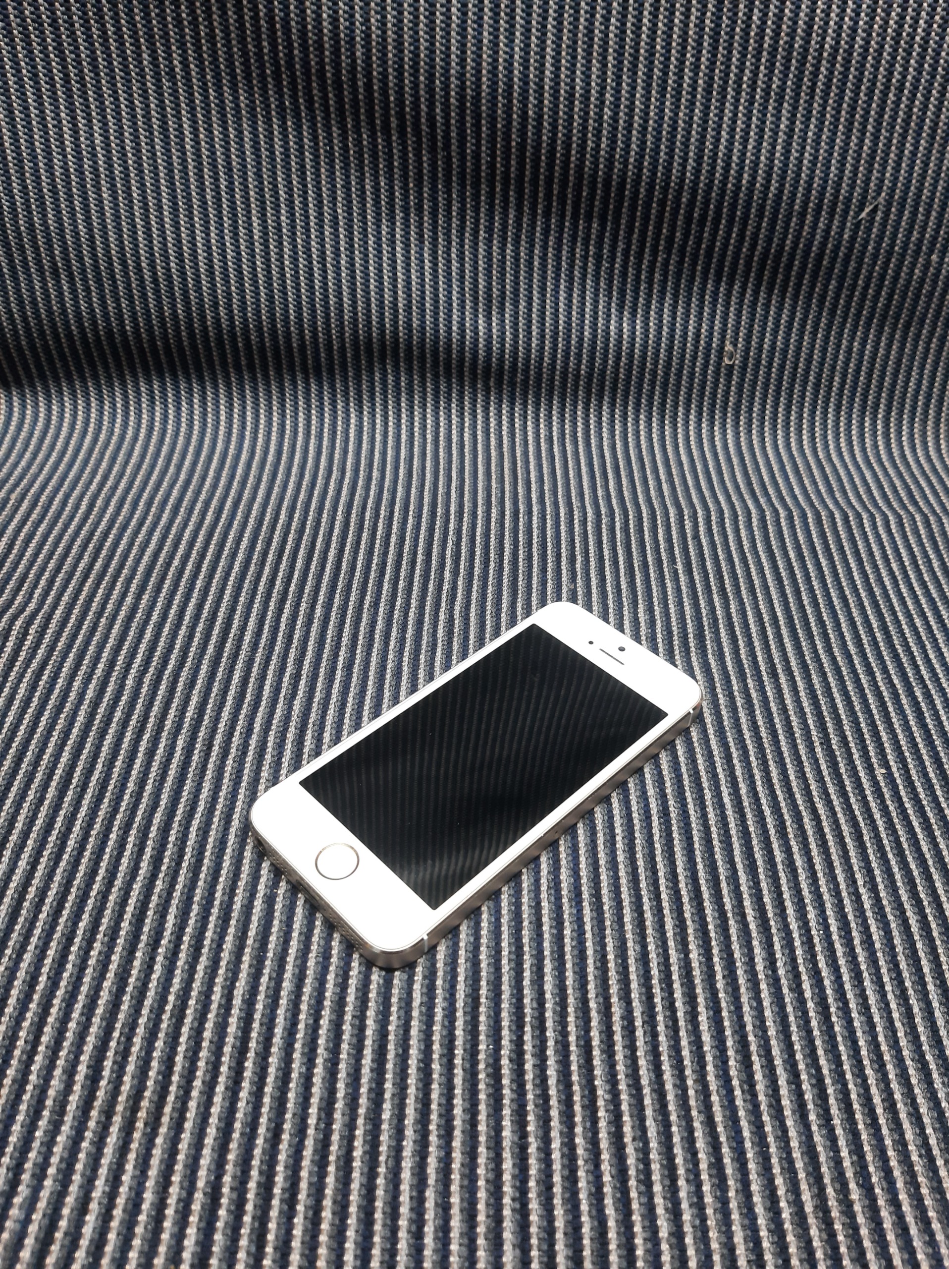 گوشی موبایل آیفون 5s خاموش قطعات