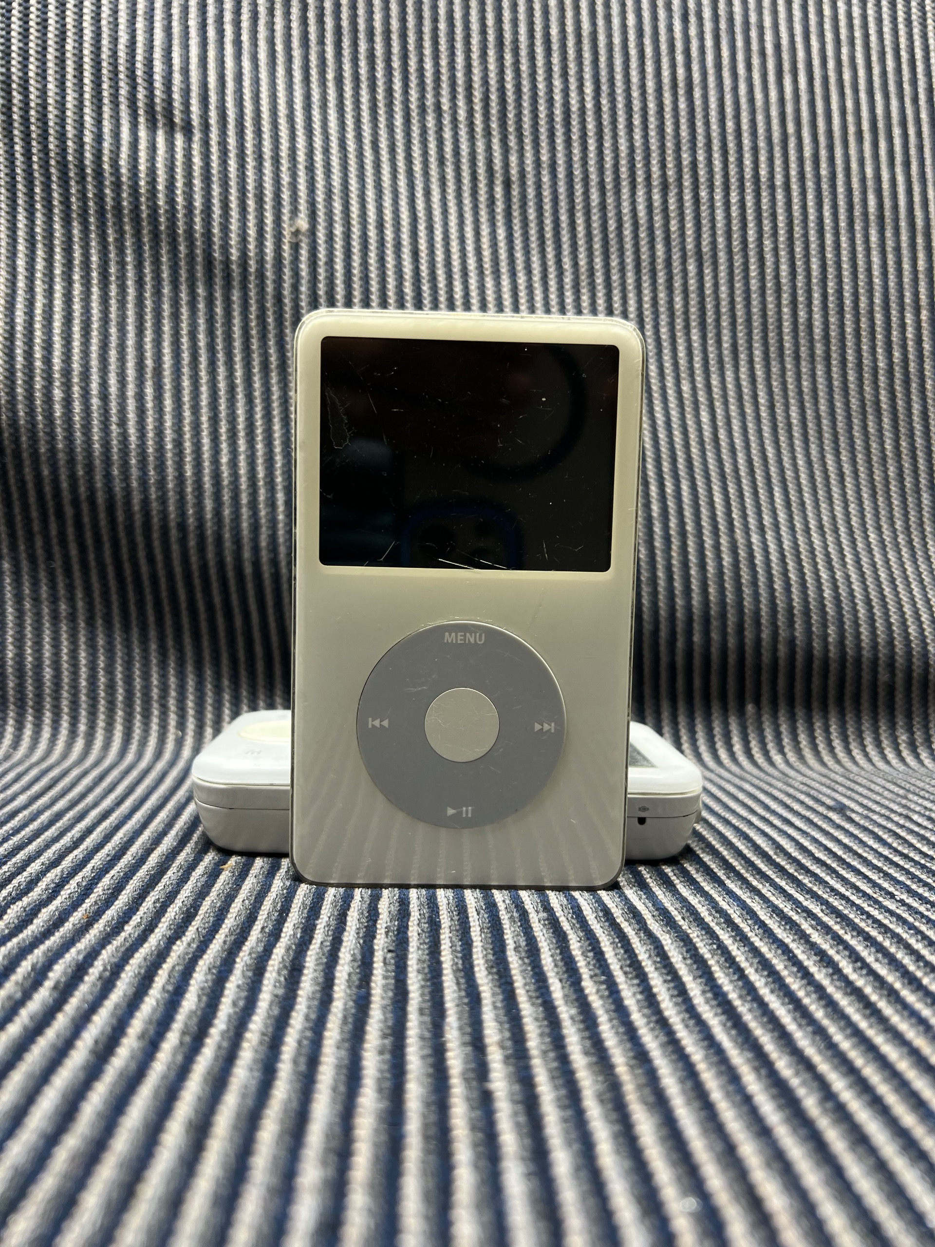 ipod کلاسیک 30گیگ مدل A1136 باتری خراب