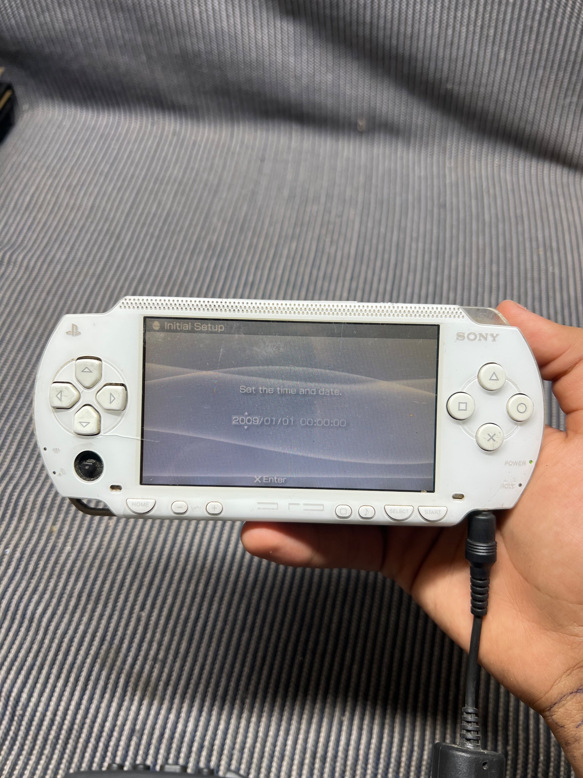 psp1000 پی اس پی توضیحات مهم روشن