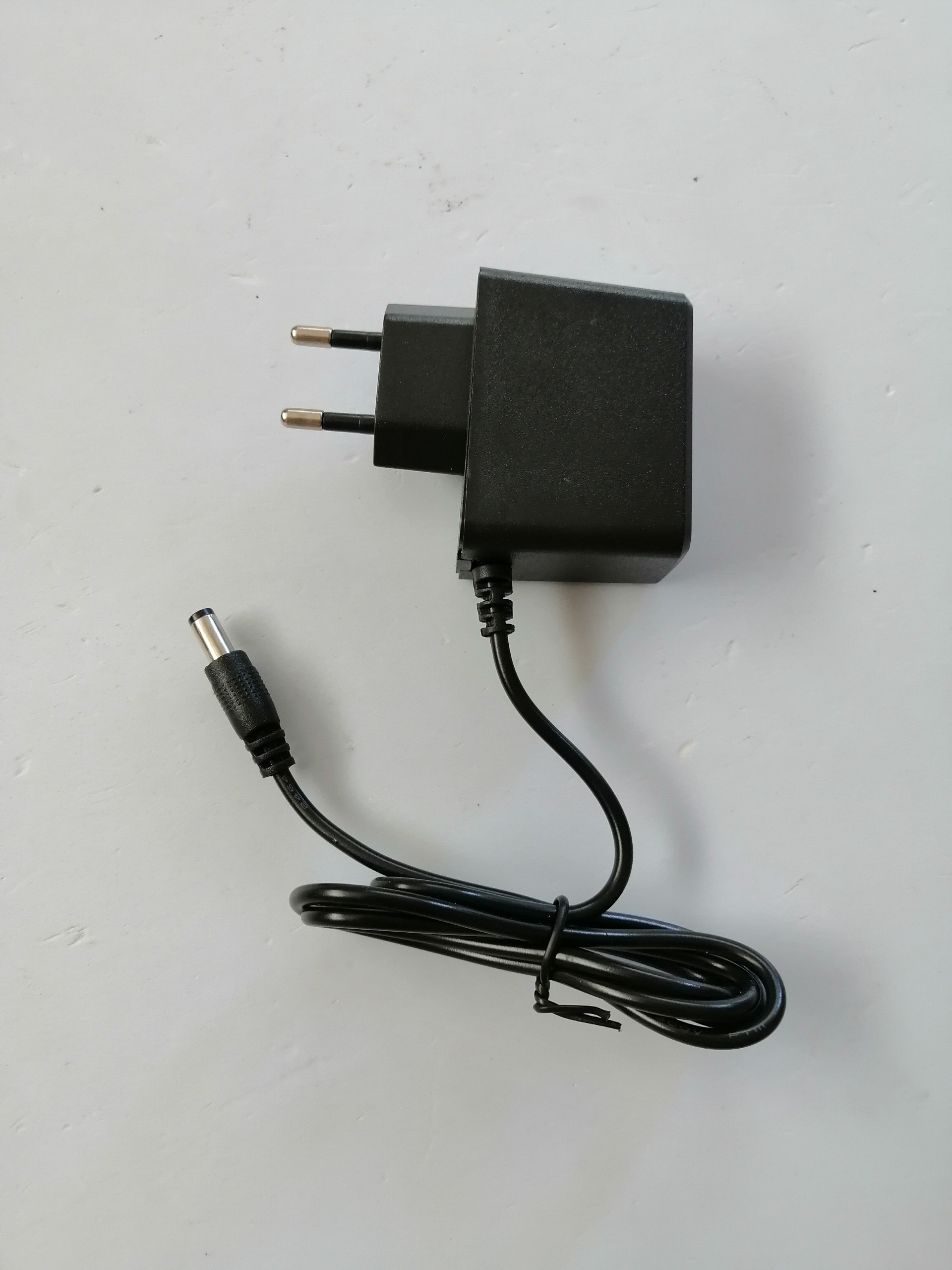 آداپتور مودم تلفن دوربین و...  9 ولت 1 آمپر