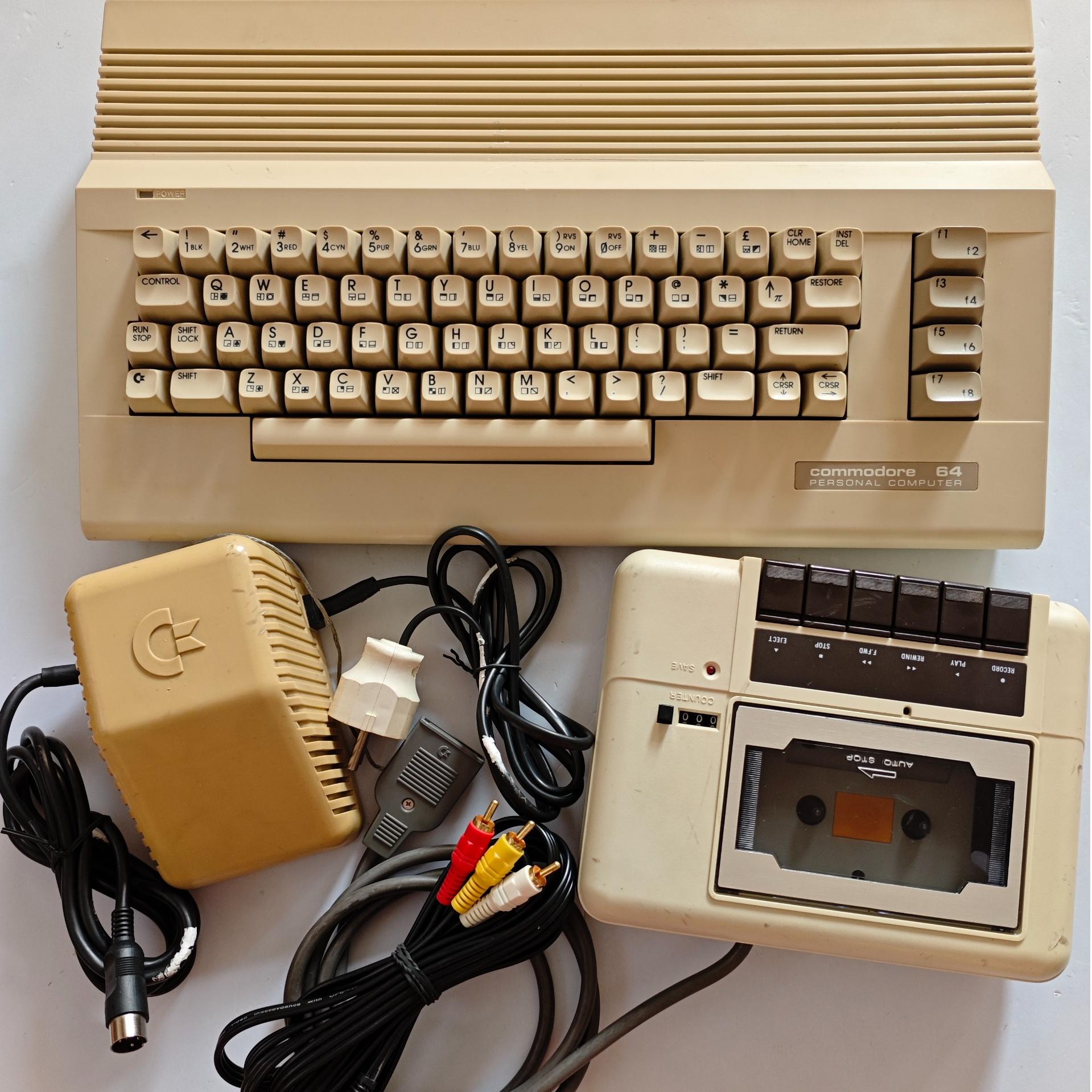 کمودور Commodore 64 کامپیوتر گیم نوستالژی