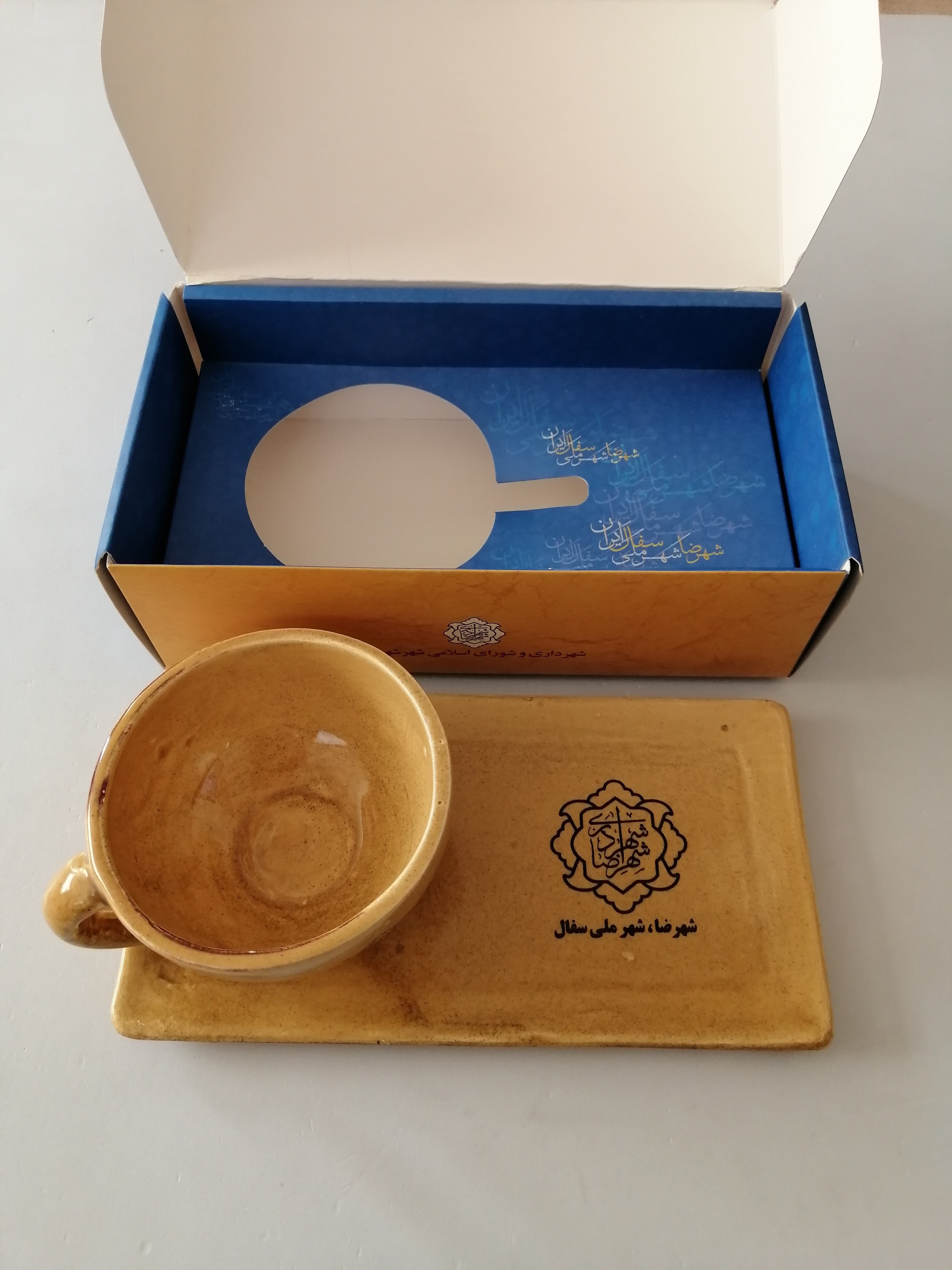 ست فنجان و نلبکی سفالی سوغات شهر شهرضا اصفهان