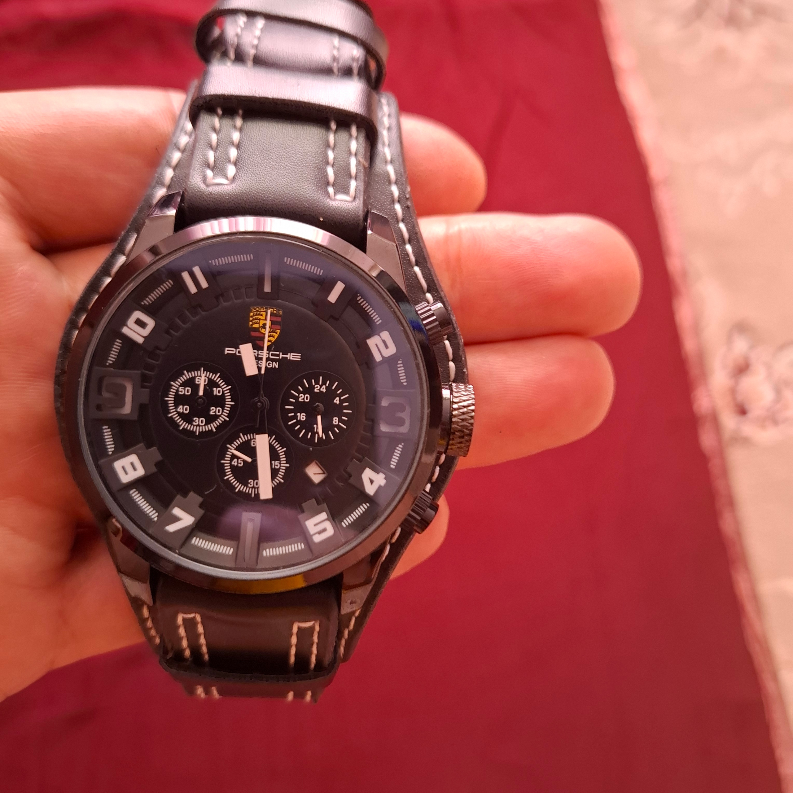 ساعت سه موتورهPORSCHE DESIGN باعقربه های فعال