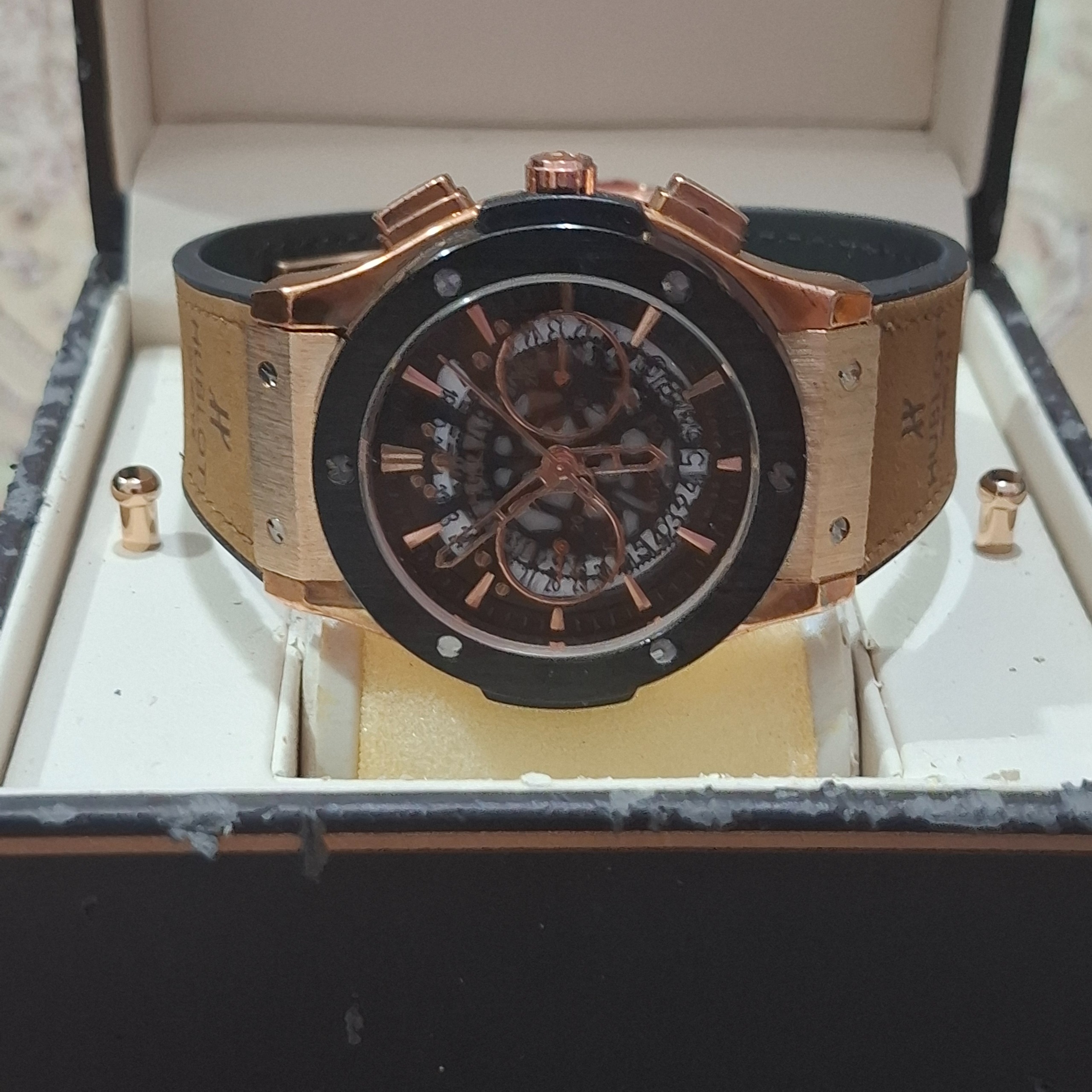 ساعت HUBLOT سه موتوره کرنوگراف خوشدست وزیبا