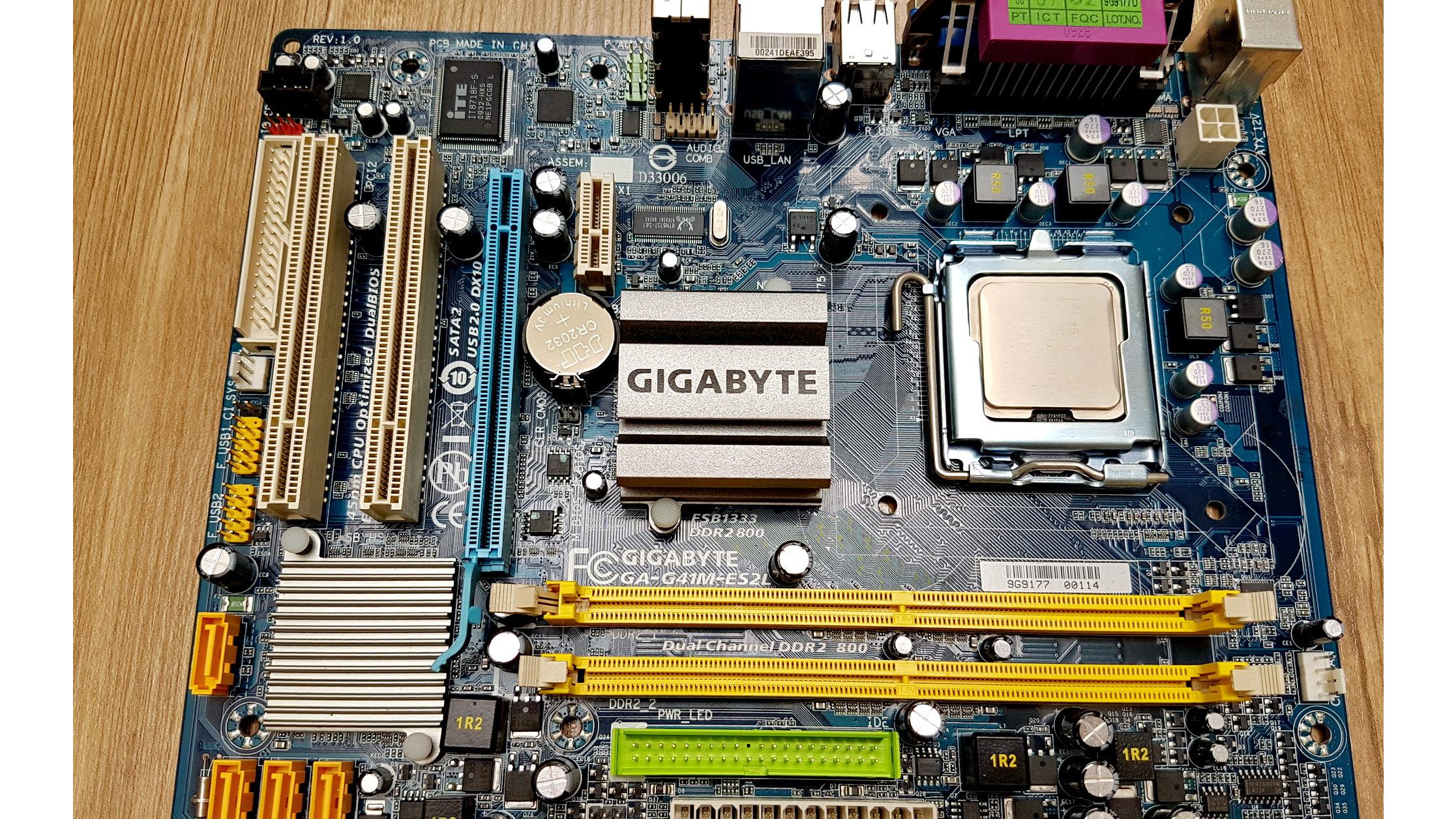 باندلGIGABYTE G41M-ES2L همراه Cpu core 2duo E8400