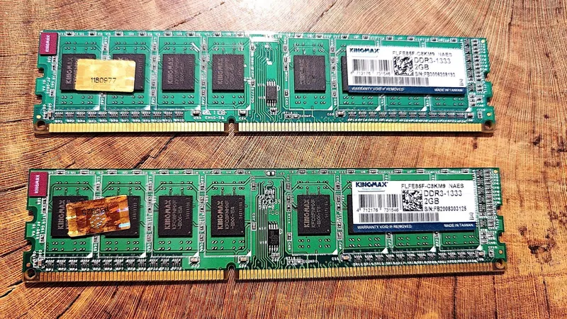 دو عدد RAM باس 1333 KINGMAX DDR3 2GB تایوان