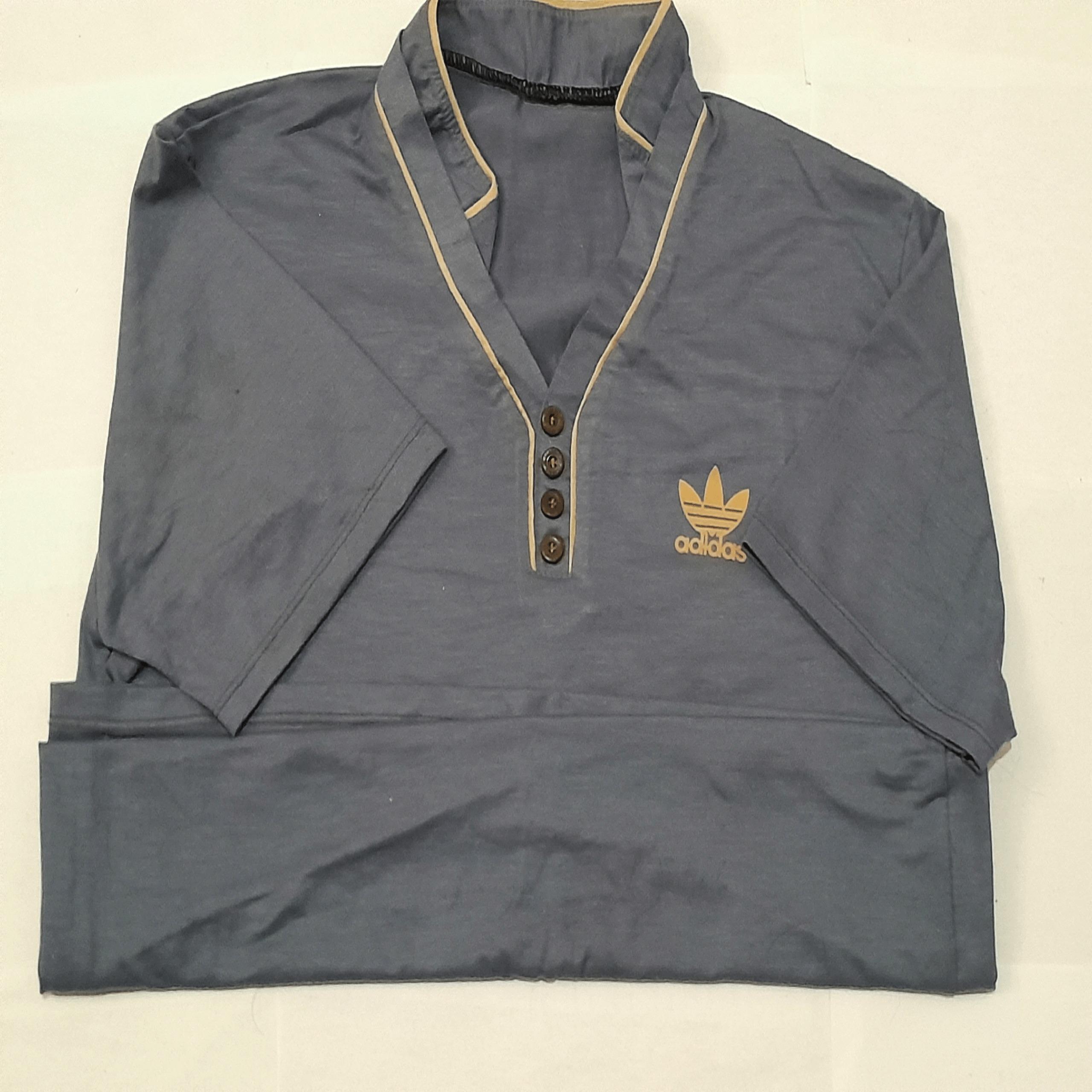 تی شرت ورزشی مردانه Adidas طرح سه دکمه یقه هفت