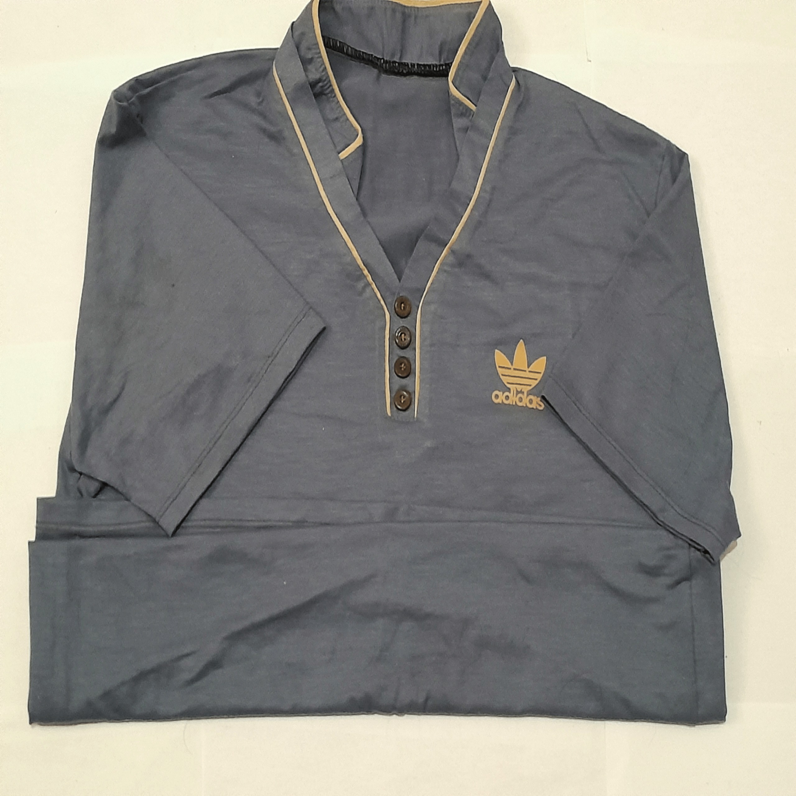 تی شرت ورزشی مردانه Adidas طرح سه دکمه یقه هفت