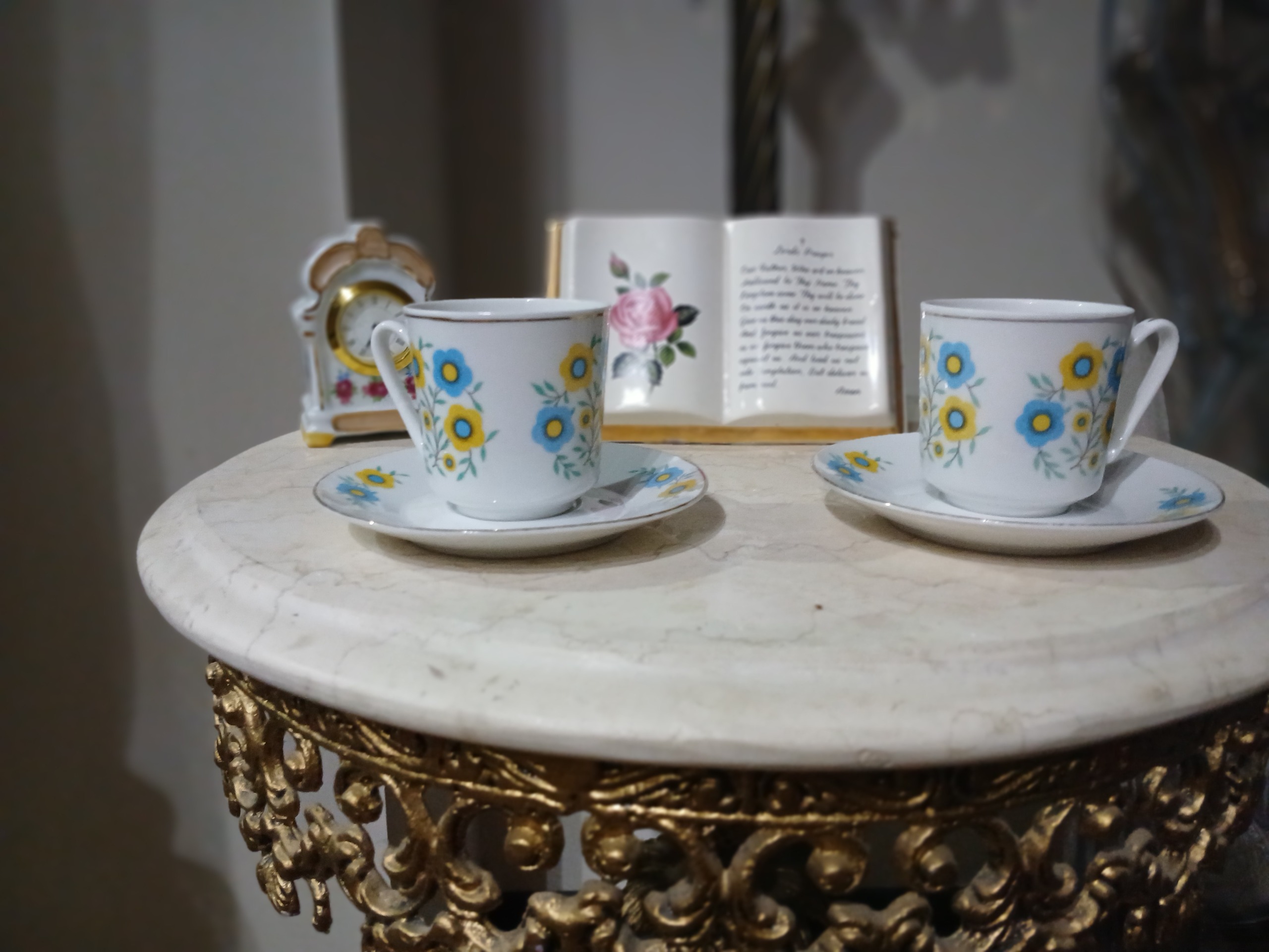 فنجان ونعلبکی کاغذی