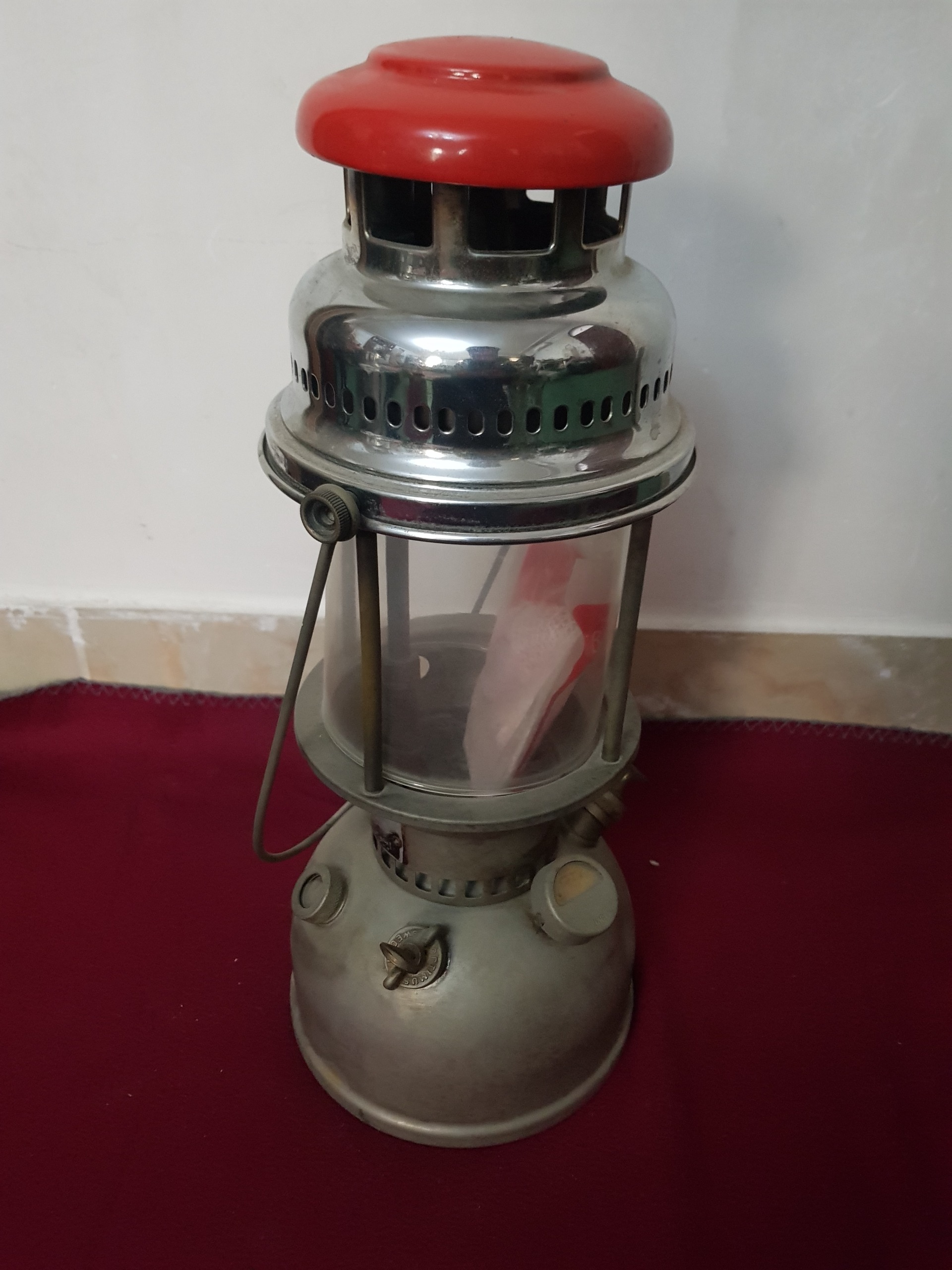 جراغ زنبوری سوئد