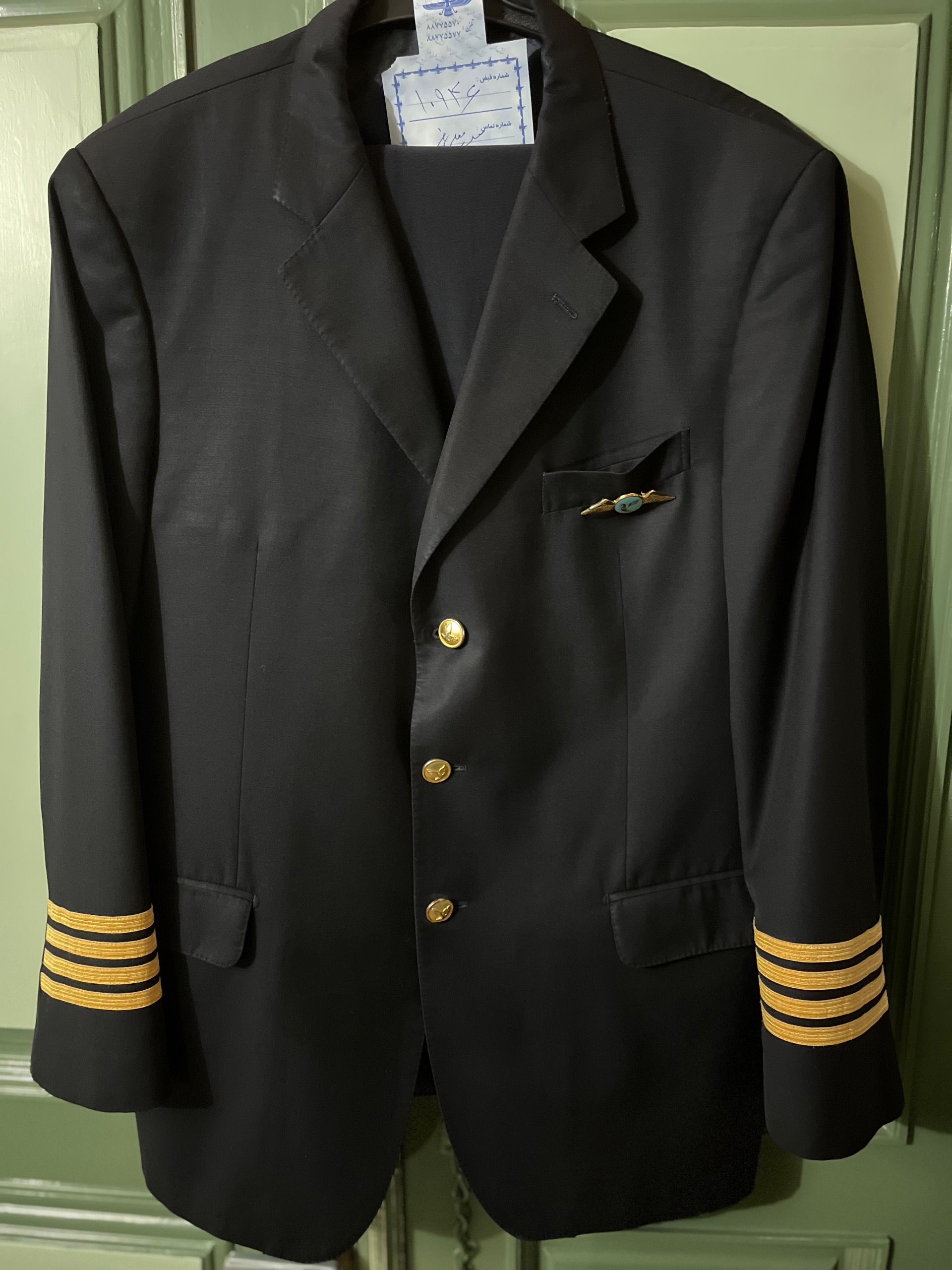 کت و شلوار یونیفرم خلبانی ایران ایر