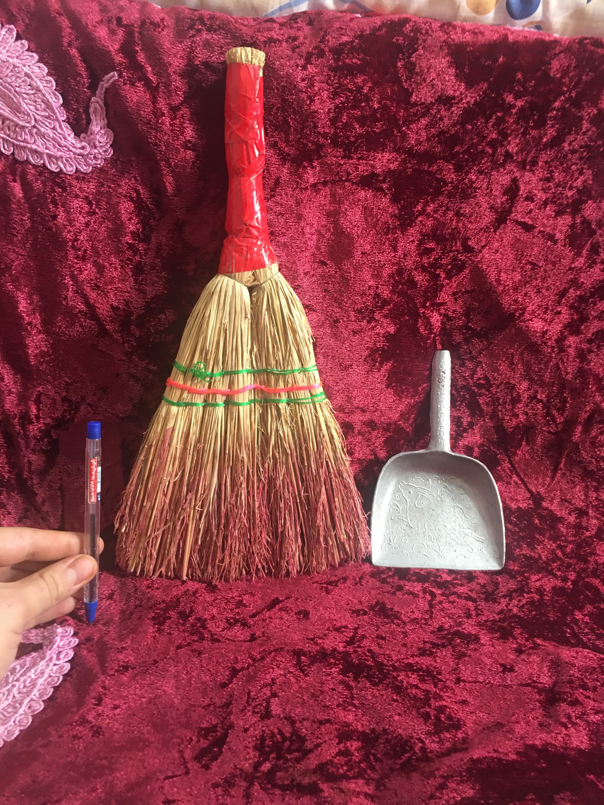 جارو و خاک انداز قدیمی