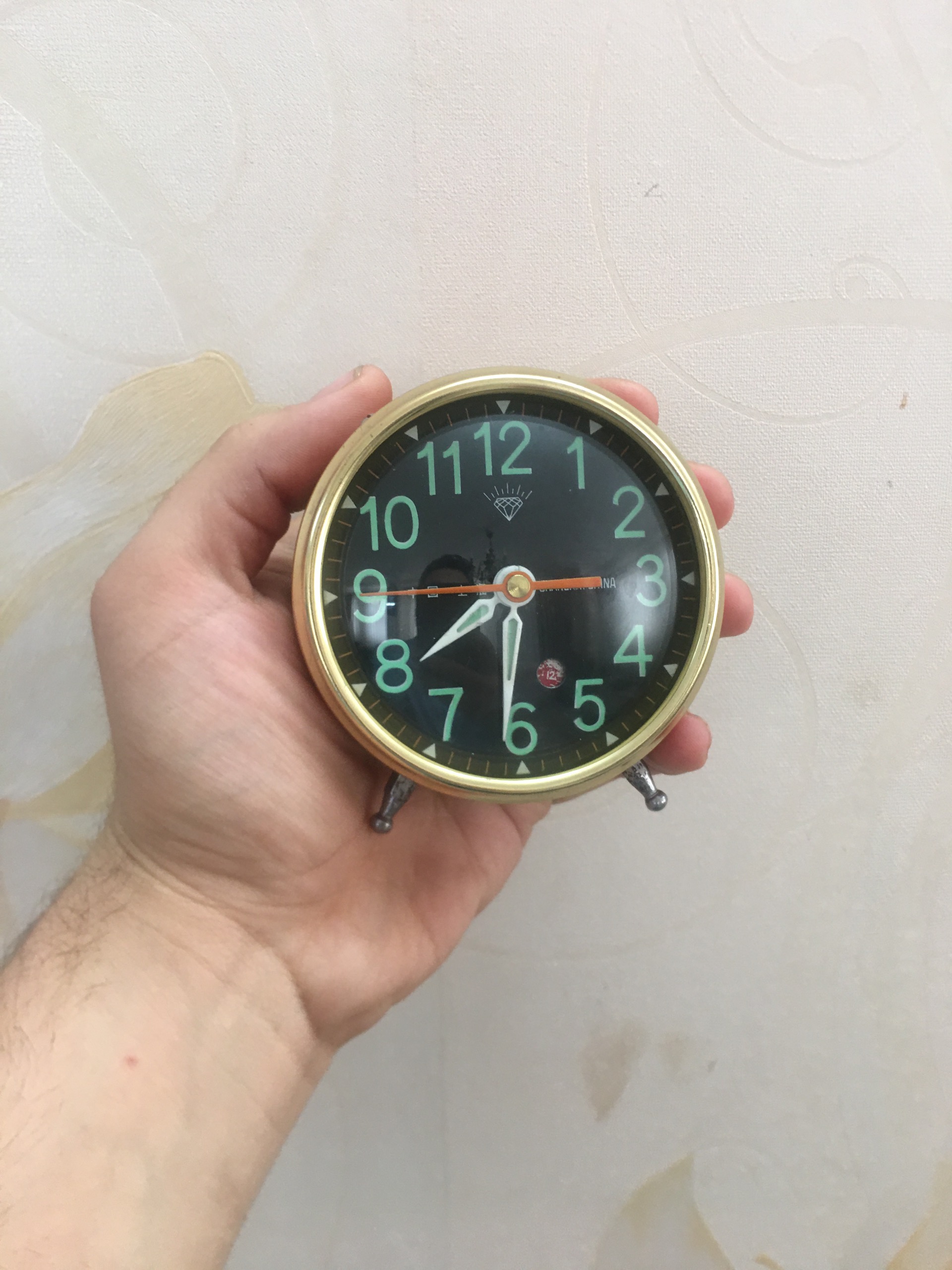 ساعت قدیمی شب نما