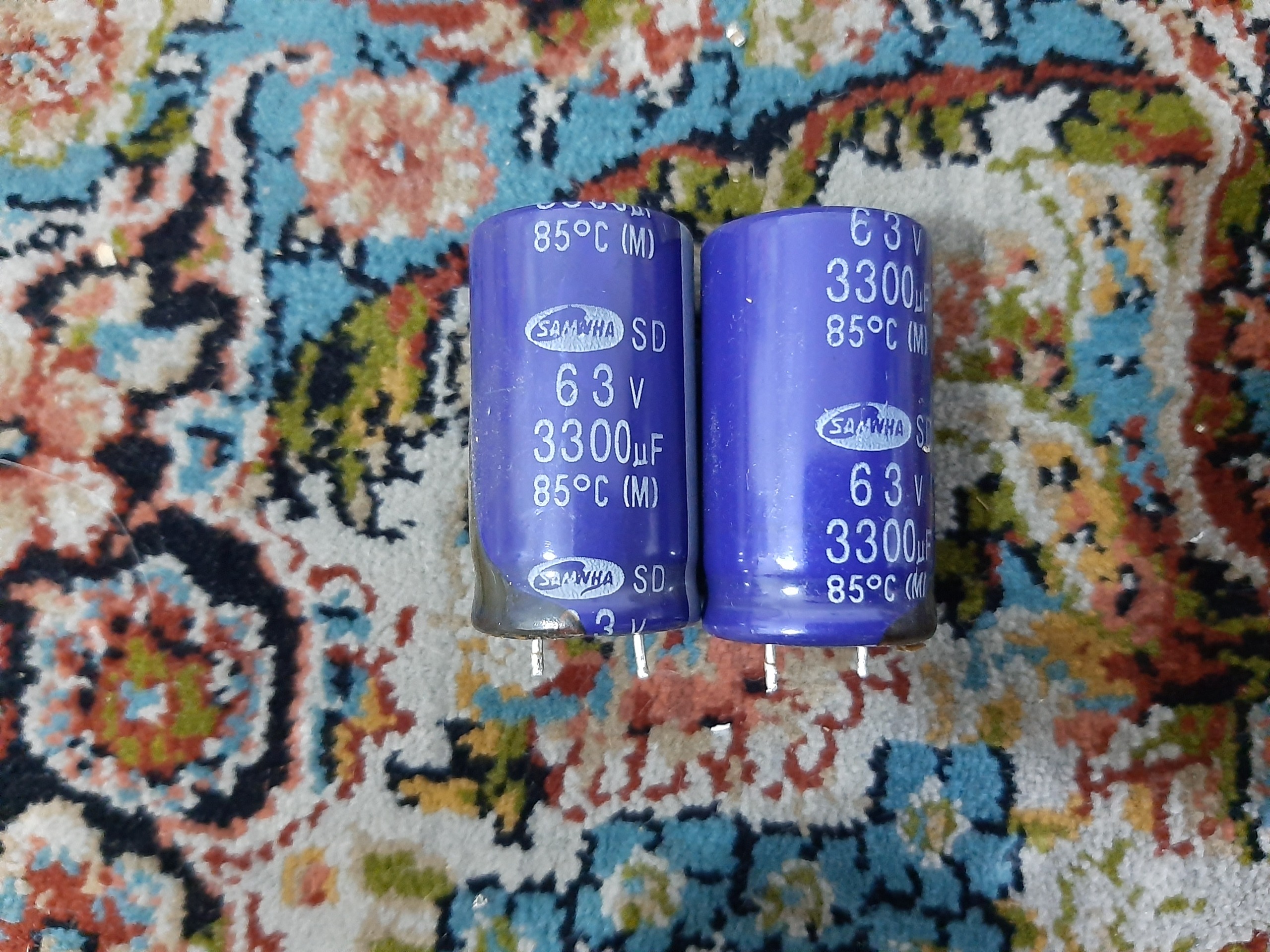 خازن 63 ولت 3300UF