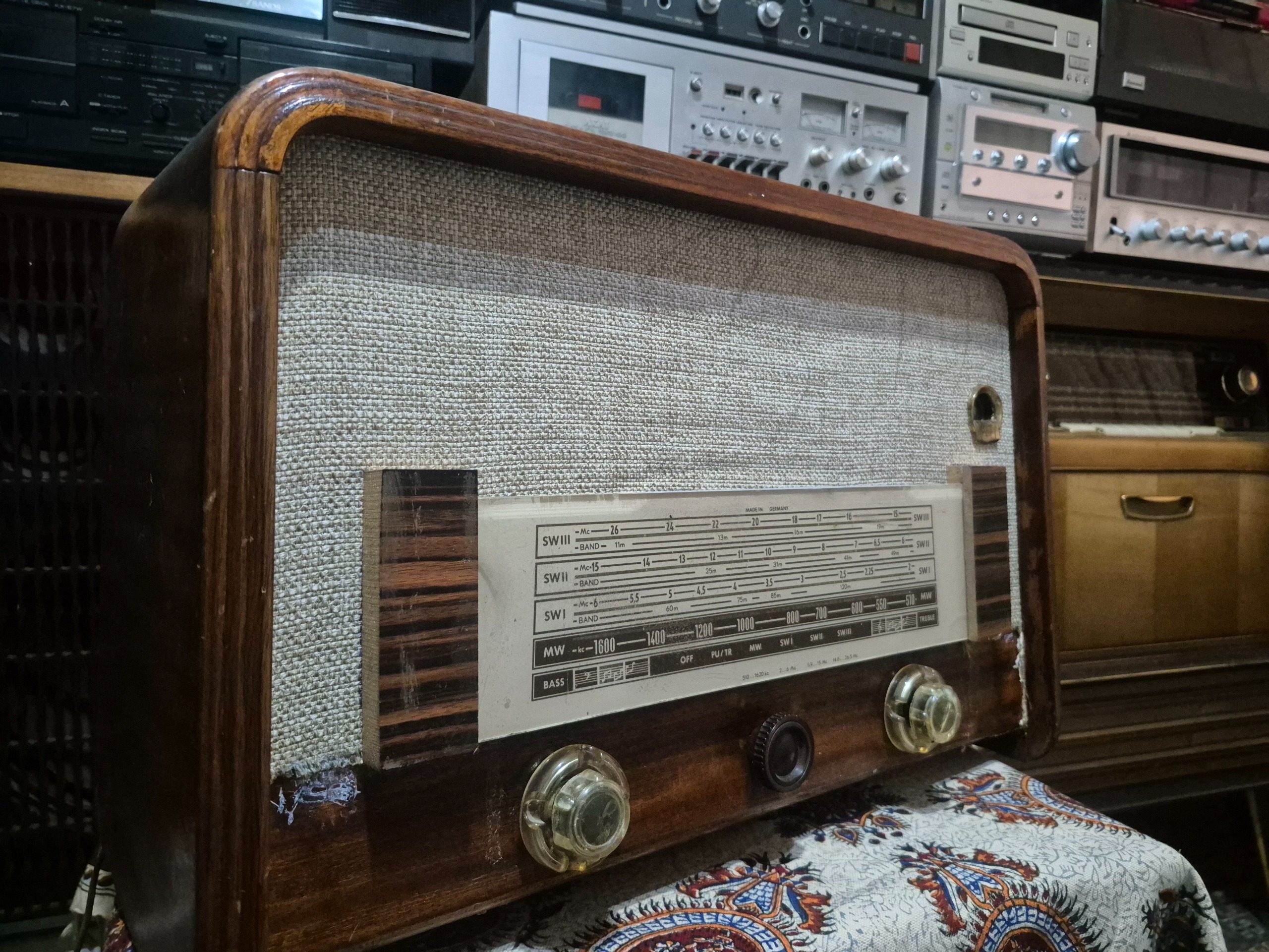 رادیو لامپی توضیحات دارد