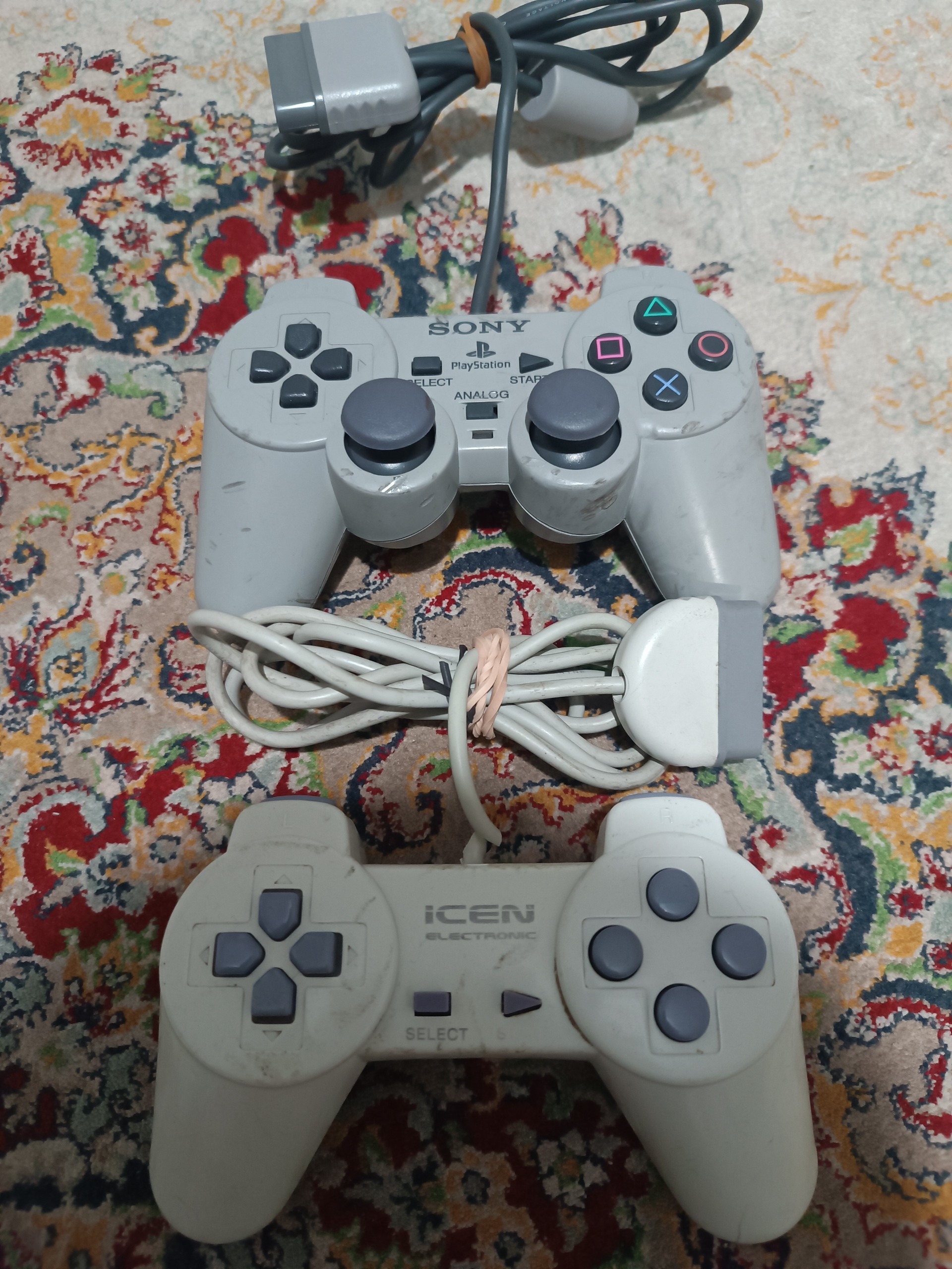 دو عدد دسته پلی استیشن یک (توضیحات)