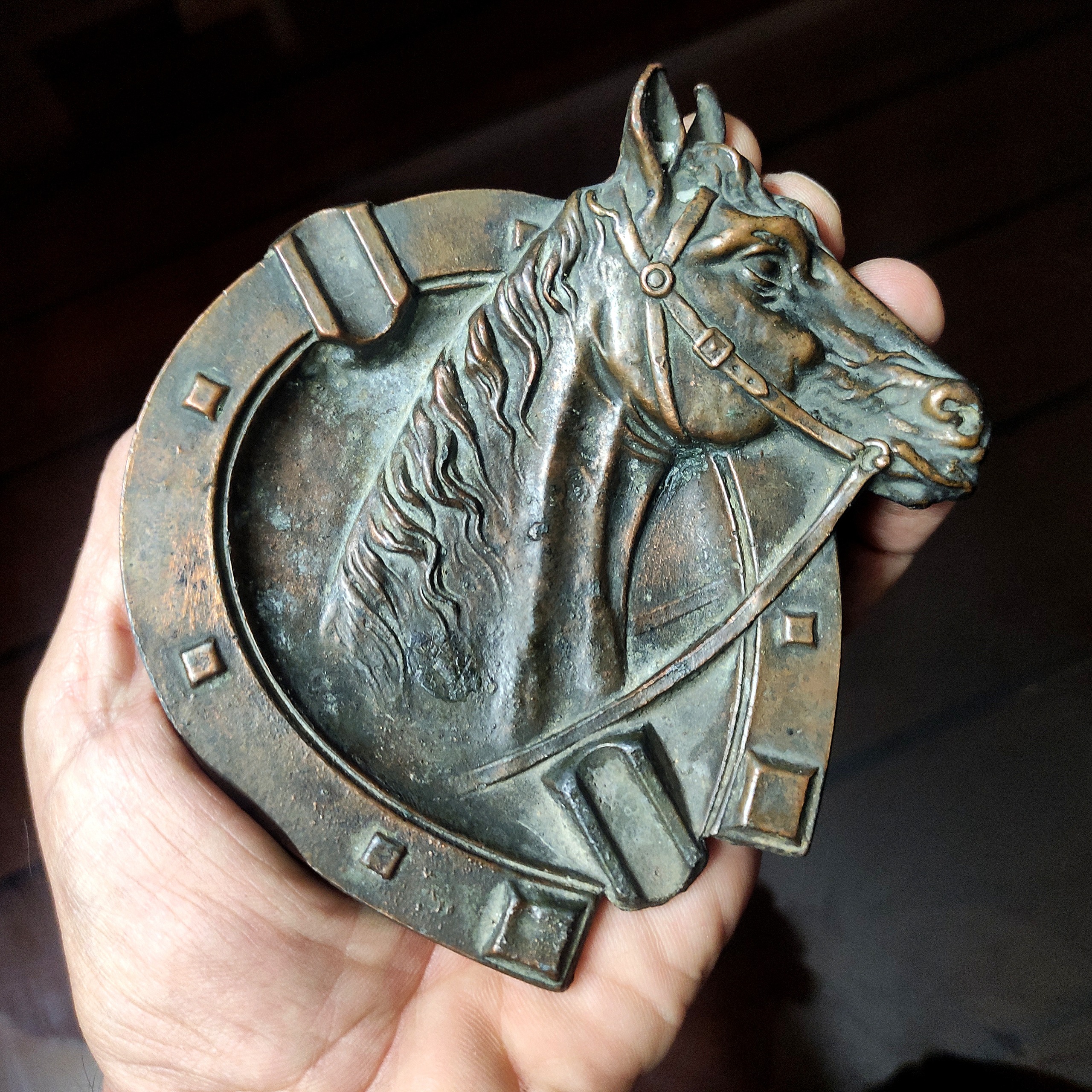 زیر سیگاری برنزی نعل اسبی ایتالیایی