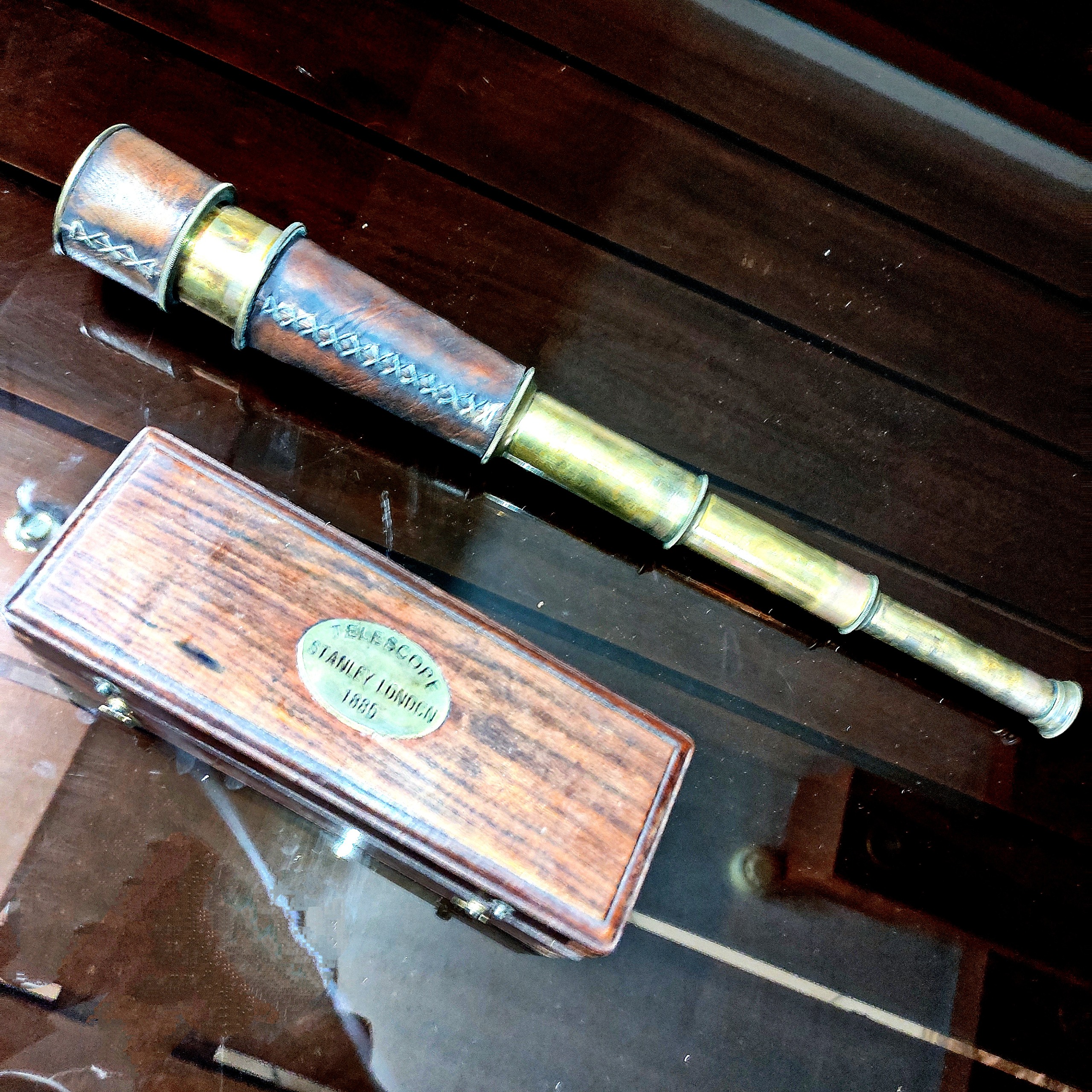 دوربین تکچشم تلسکوپی برنزی و چرمدوزی