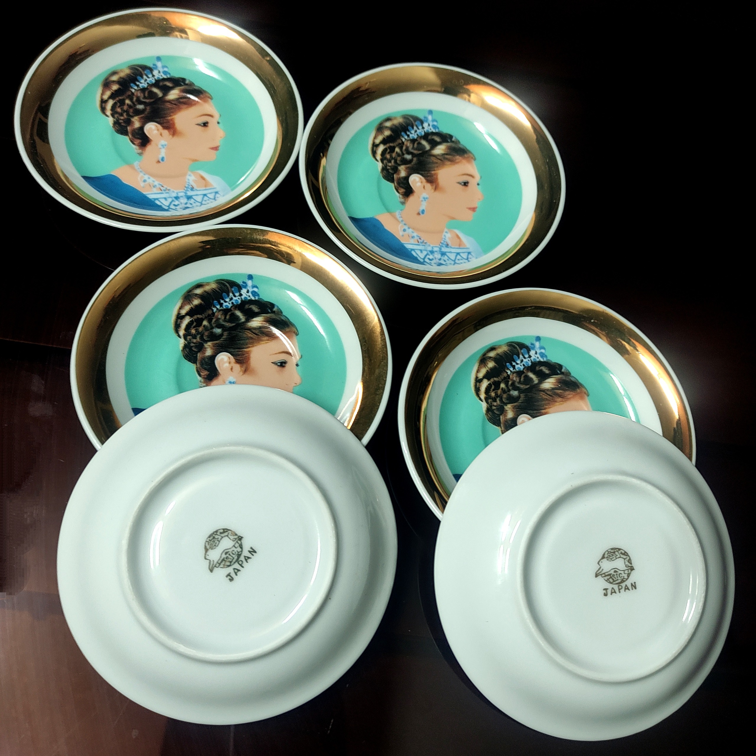 6 نعلبکی تصویر فرح پهلوی