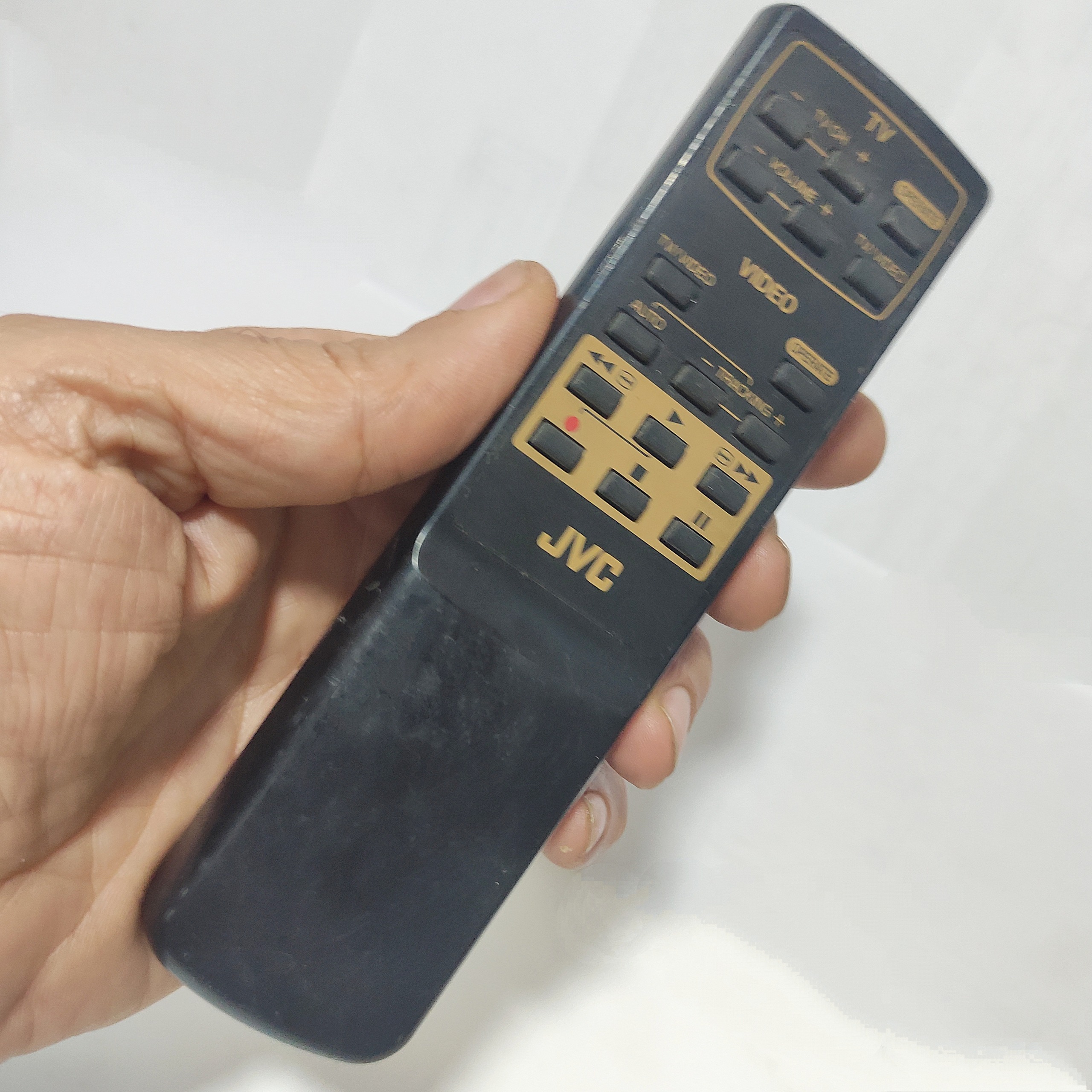 ریموت کنترل ویدئو JVC و تلویزیون