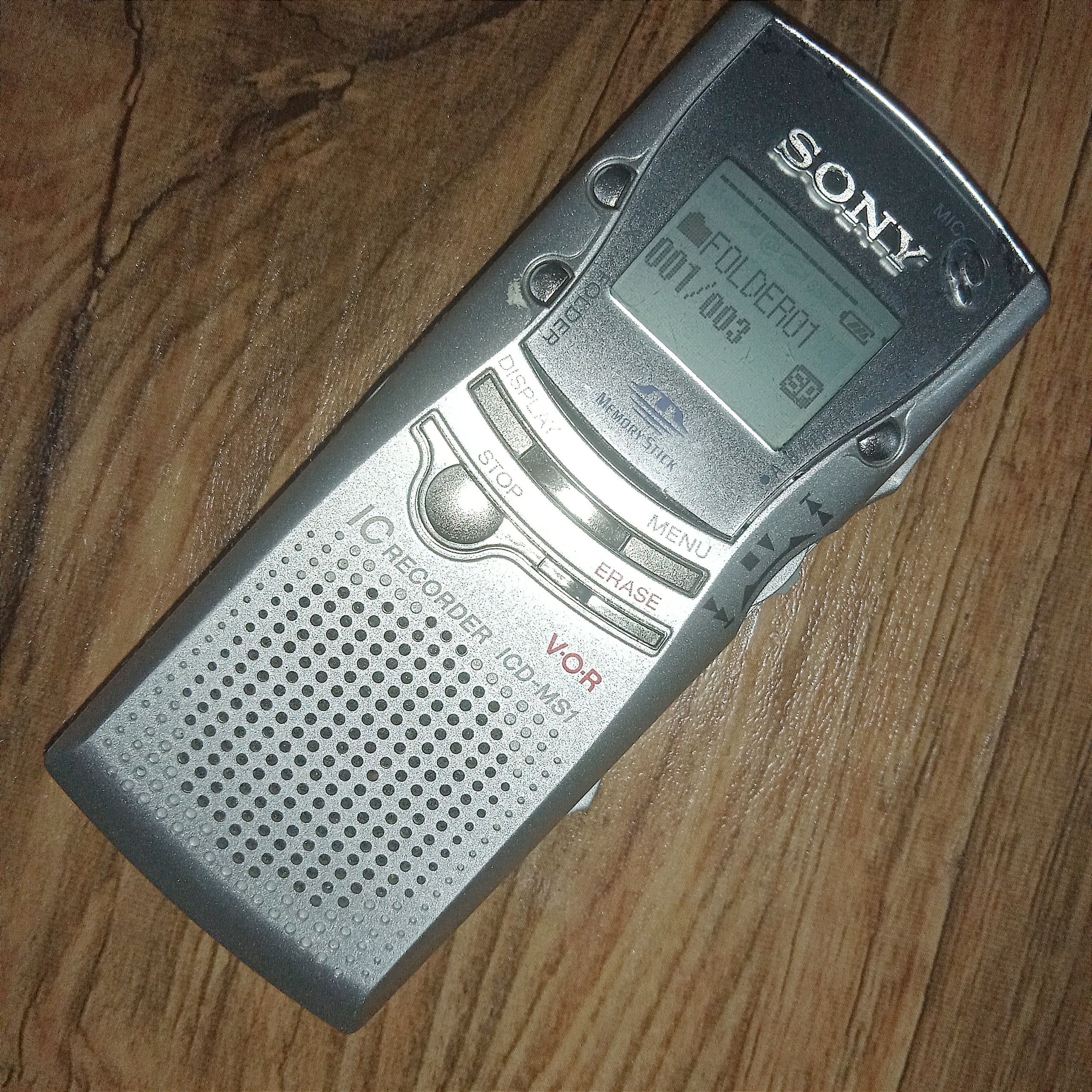 ضبط آی سی ( ضبط خبرنگاری دیجیتال صدا )ICD-MS1