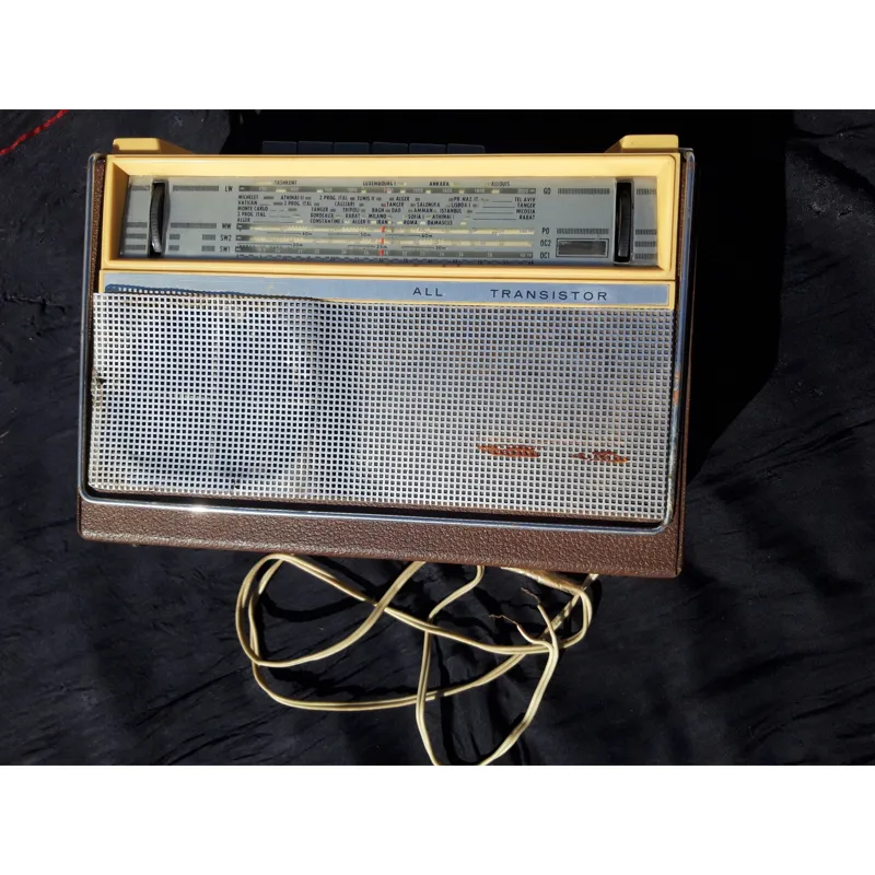 رادیو قدیمی برقی شده