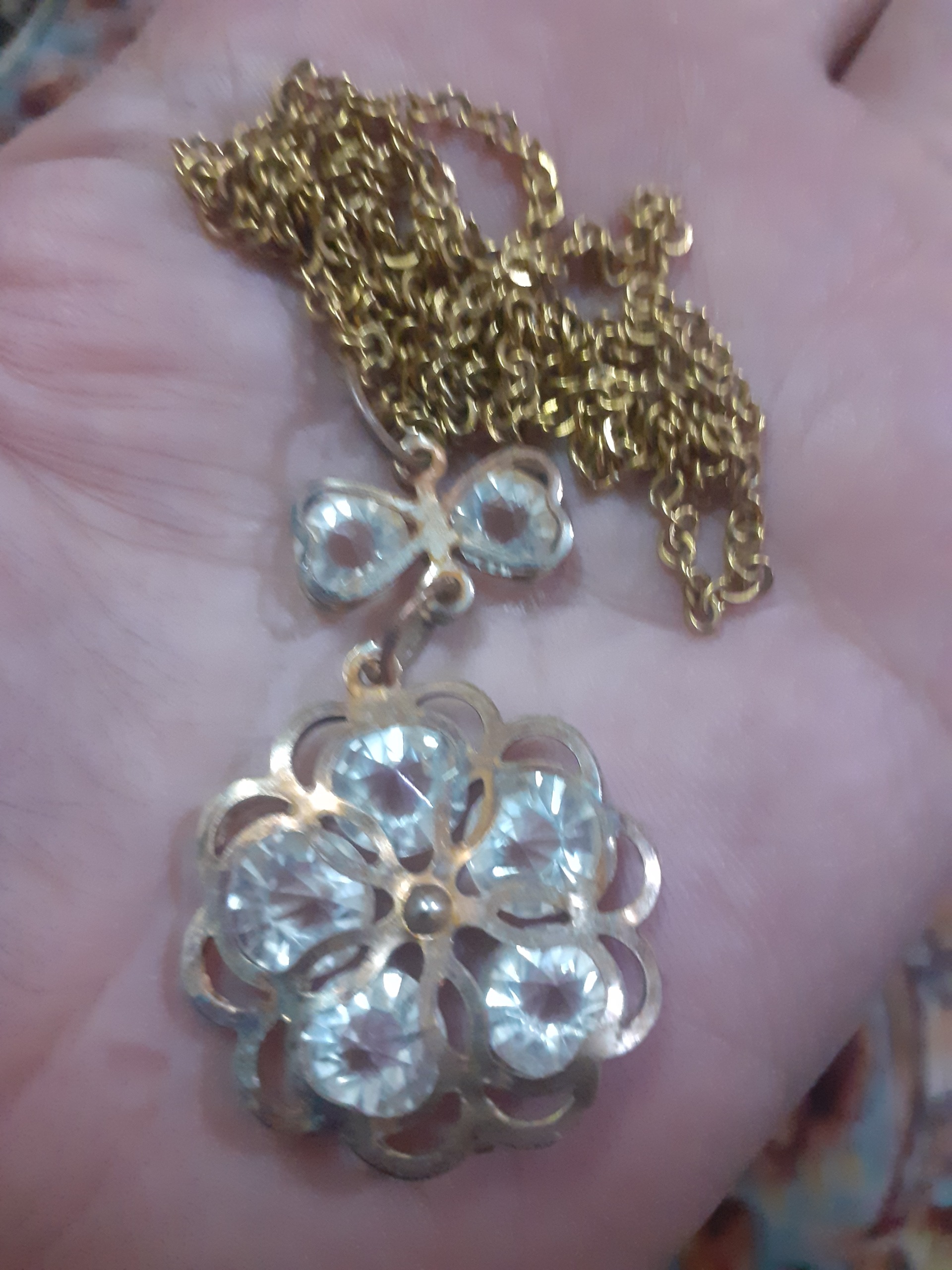 کردنبندبانگین وزنجیرزیباقفل نداره