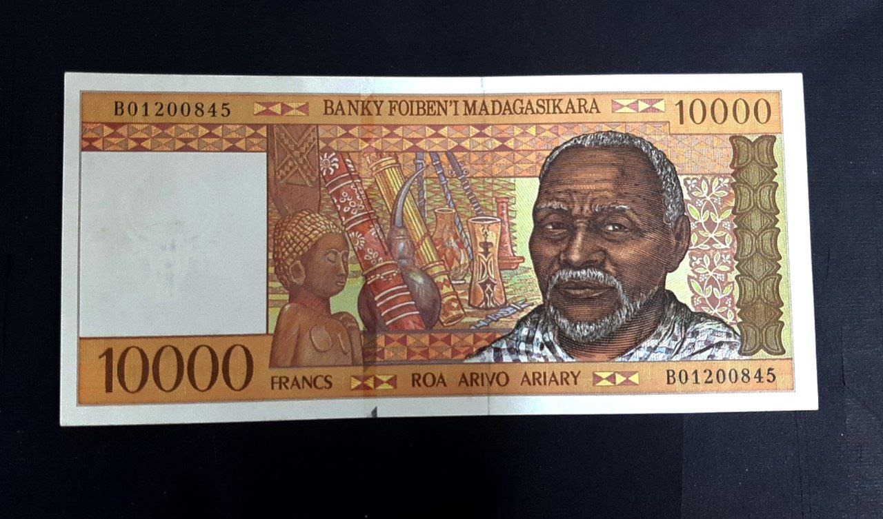 تک بانکی 10000 آریاری ماداگاسکار آفریقا کلاسیک