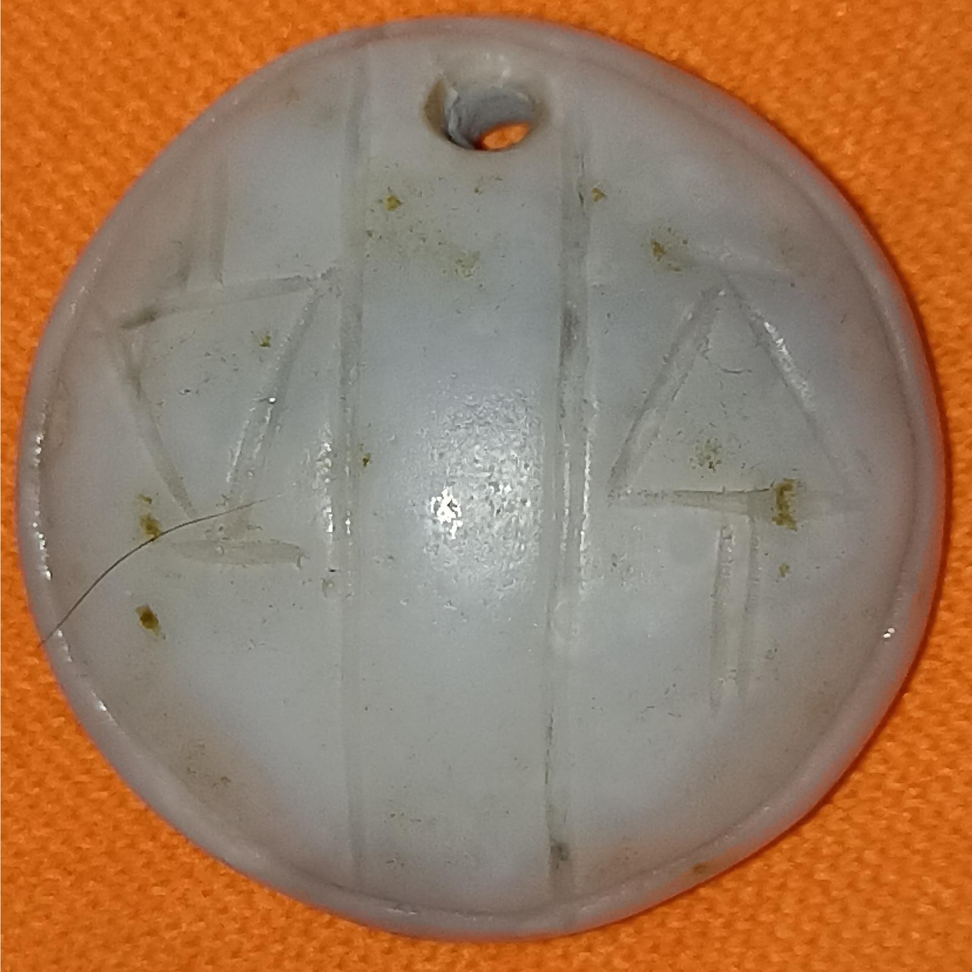 مهره سفیدکهنه معروف به مهره غصه(ضدغصه،)