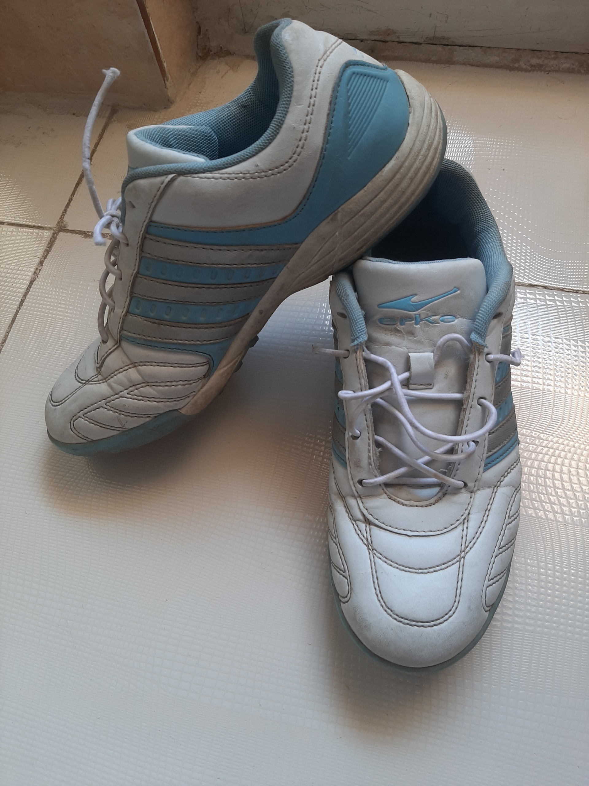 کفش دخترانه یا زنانه