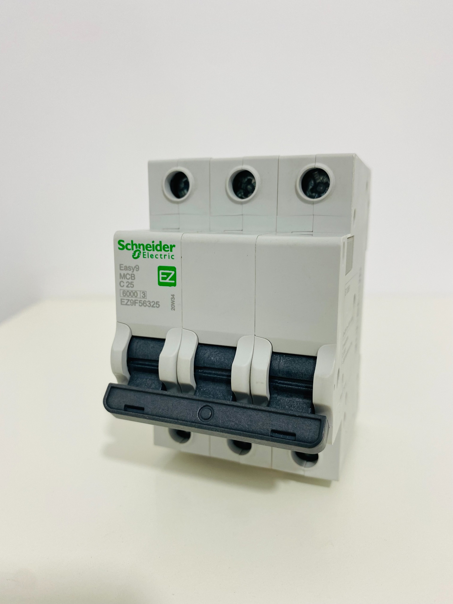 فیوز مینیاتوری سه فاز 25 آمپر کلاس C اشنایدر EZ