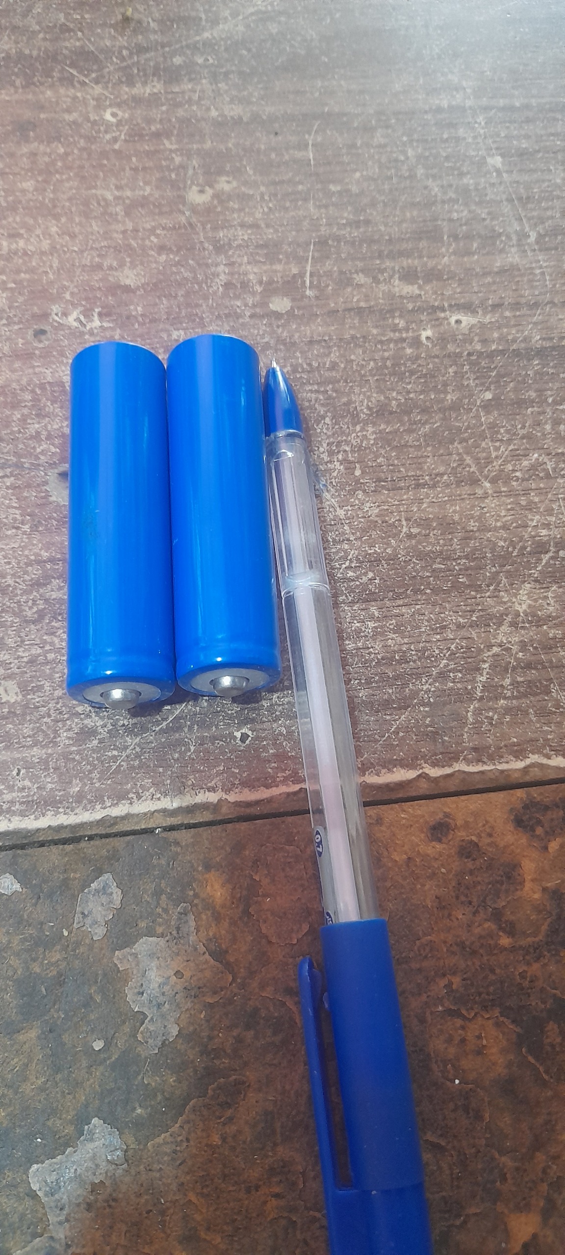 2 عدد باتری شارژی 3/7 ولت