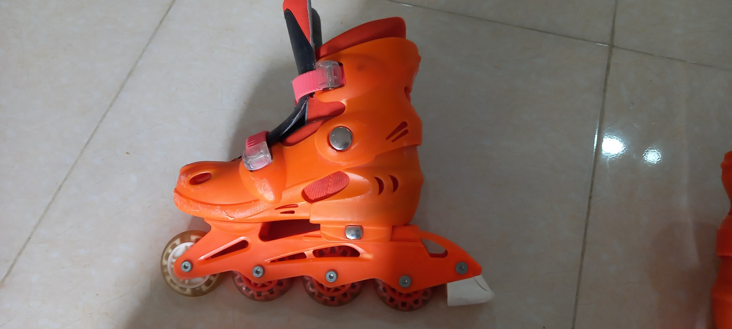 کفش اسکیت نارنجی