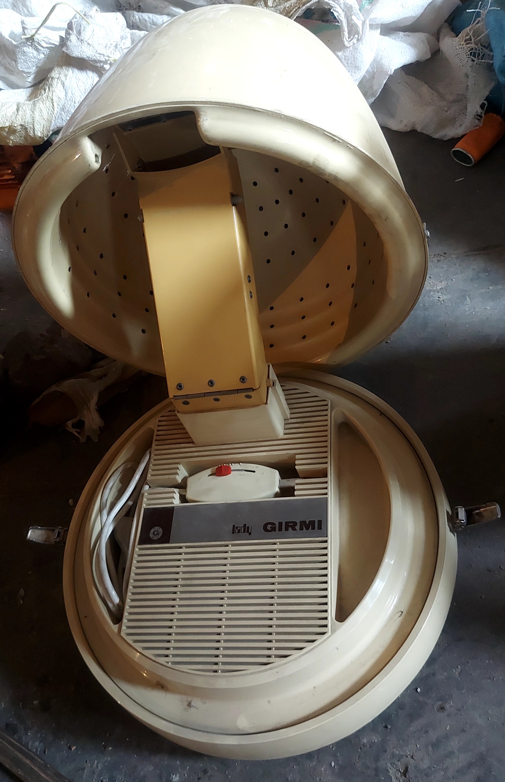 سشوار کلاهی آنتیک