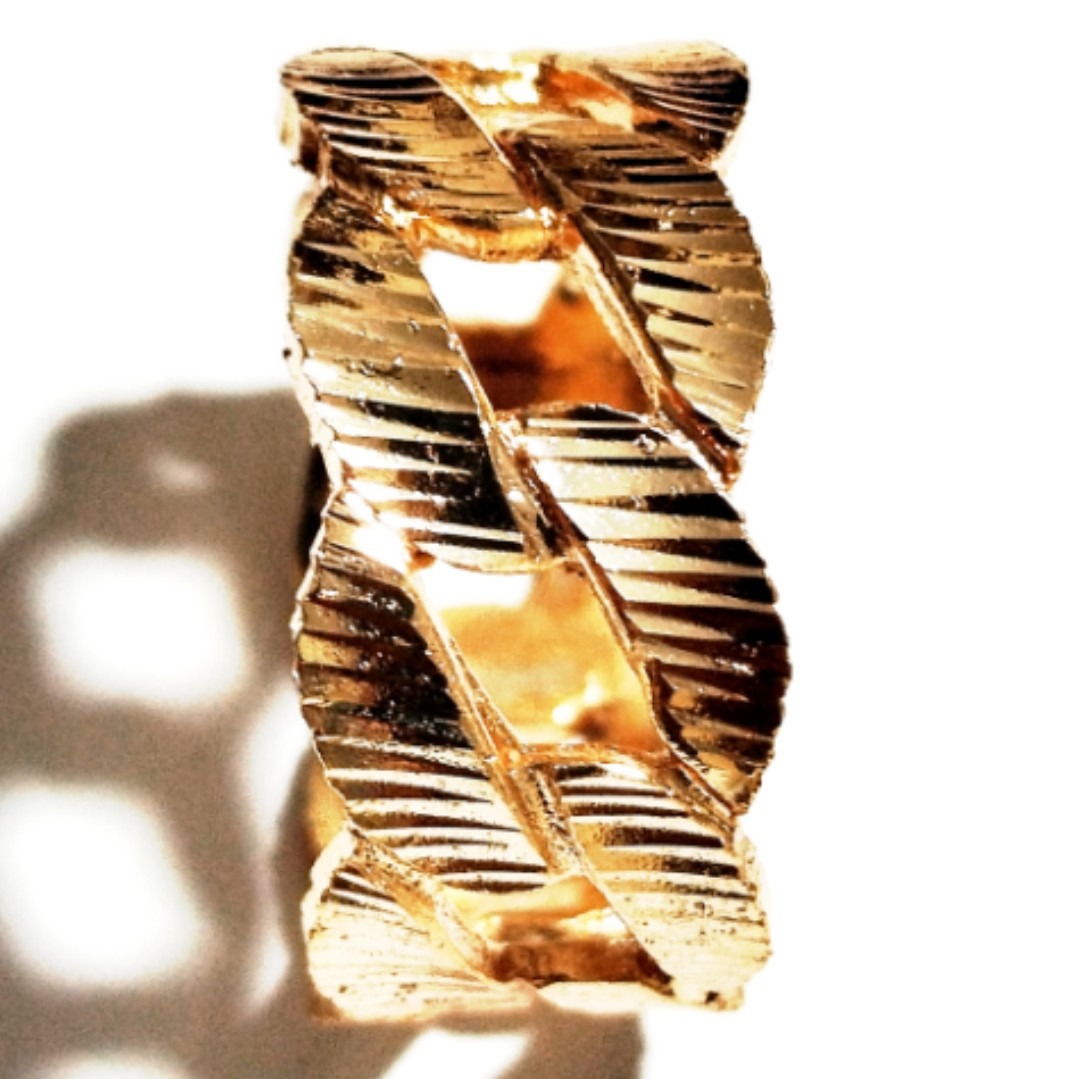 انگشتر حلقه چشم نواز کارتیرطرح بافت