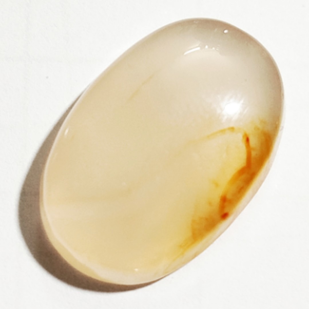 نگین است عقیق سفید نایاب خراسانی