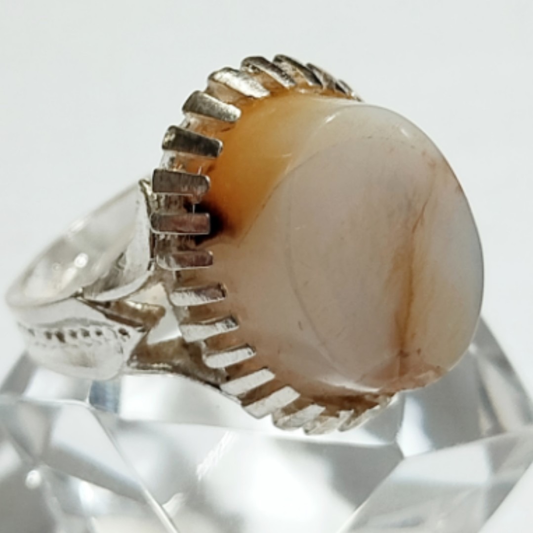 انگشتر چشمگیر عقیق سفید رکاب صفوی