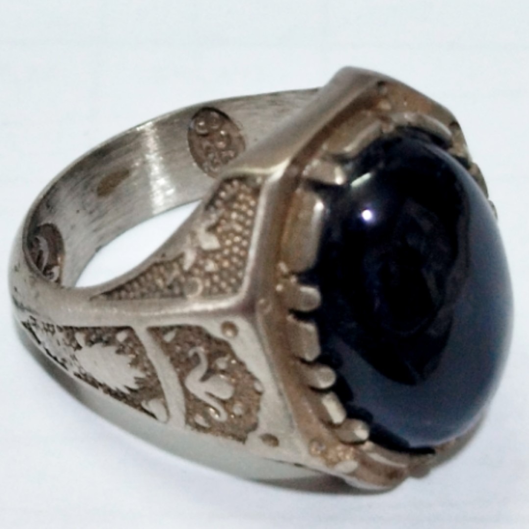 انگشتر چشمگیراونیکس سیاه رکاب شیرازی