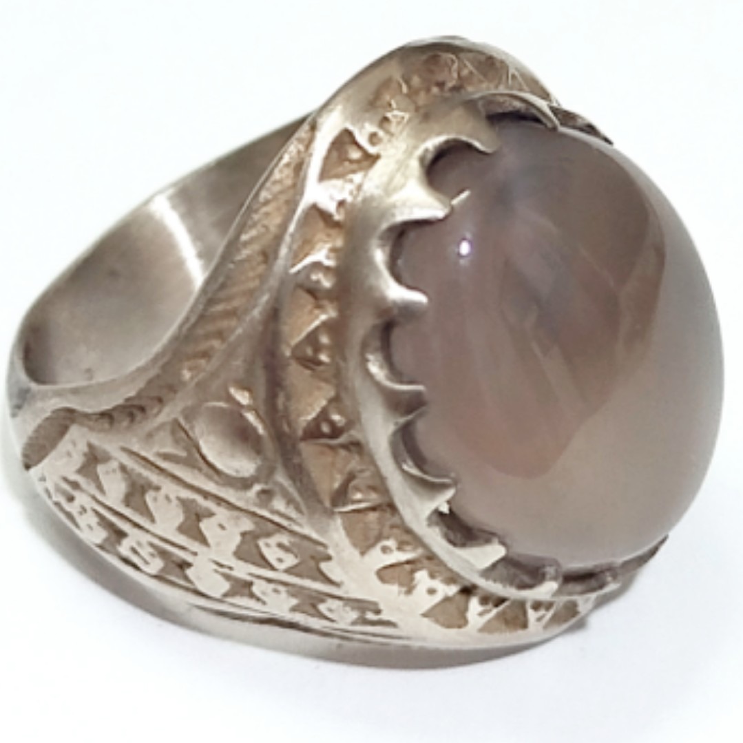 انگشتر چشمگیر عقیق کبود رکاب هنرمندانه