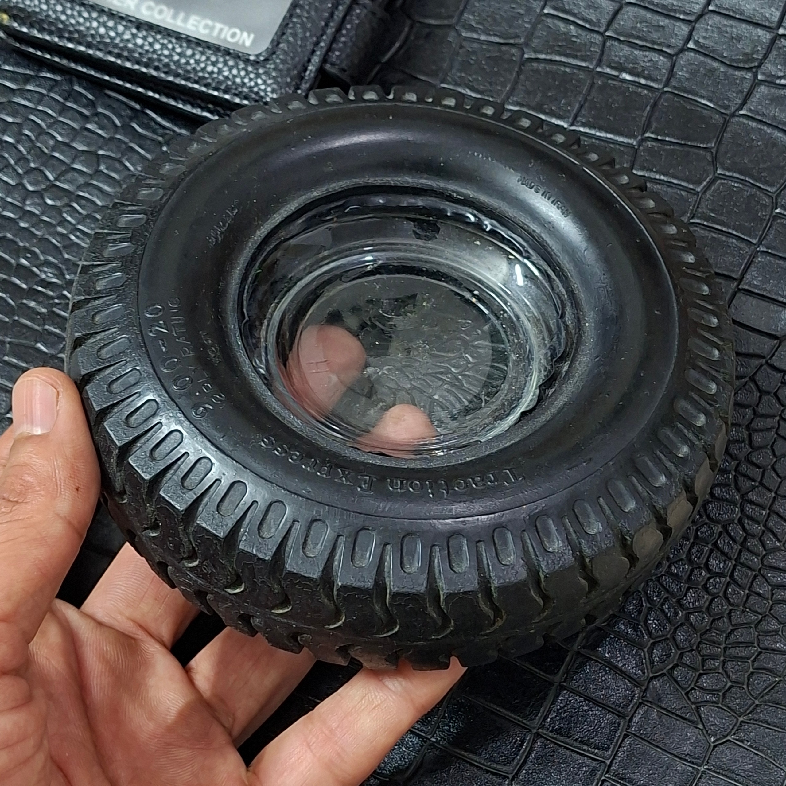 زیرسیگاری لاستیک قدیمی