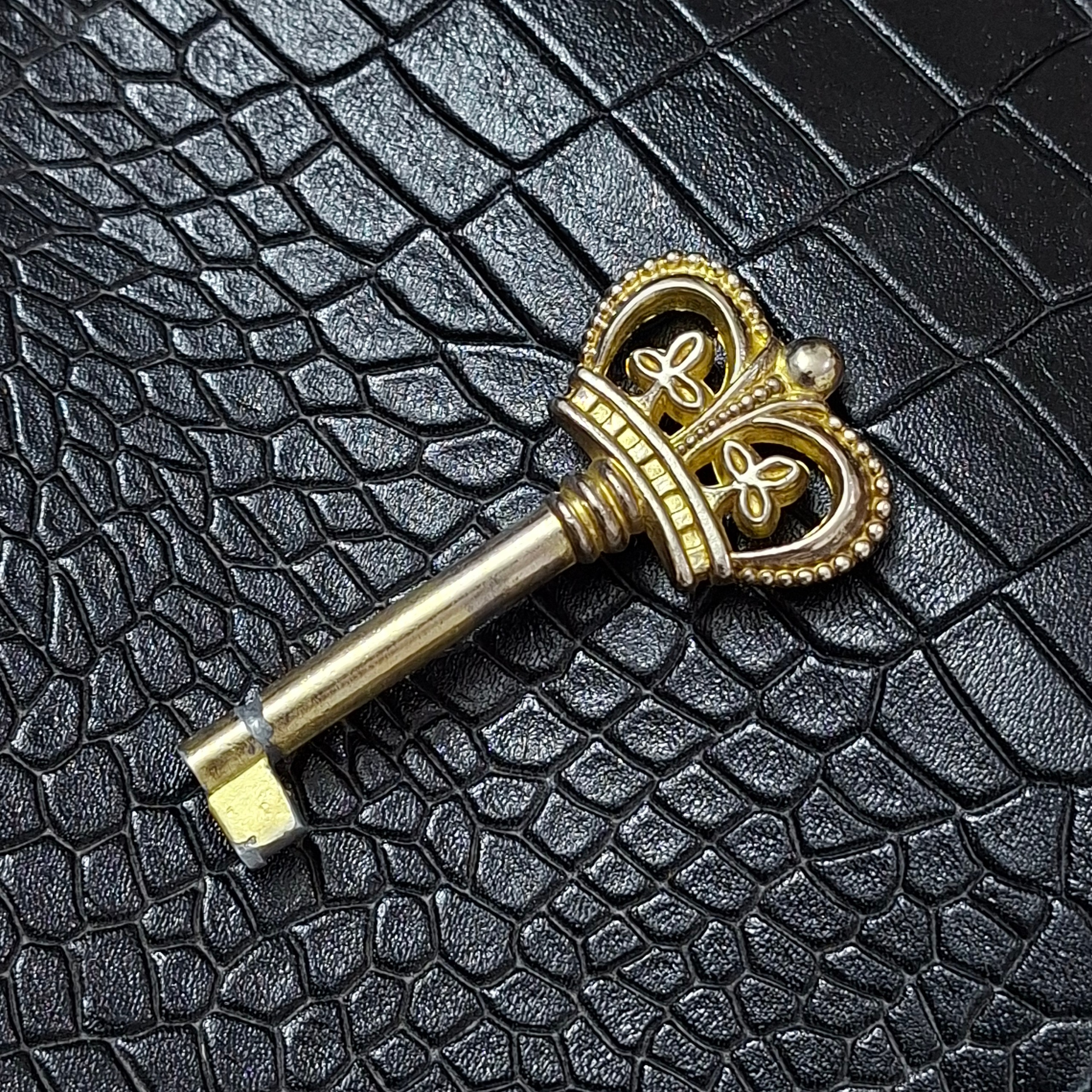 کلید تاج نشان قدیمی