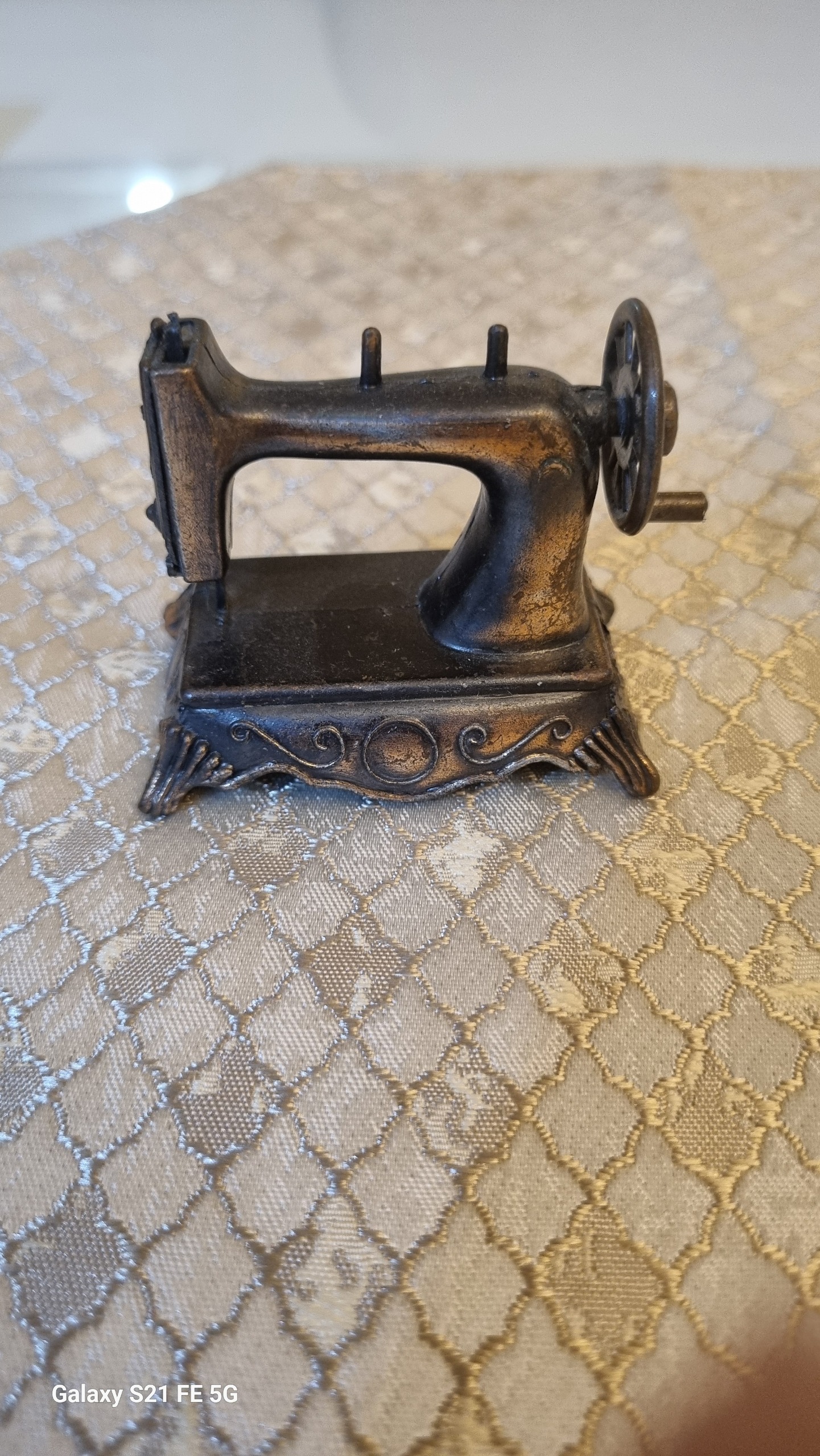 مداد تراش قدیمی چرخ خیاطی