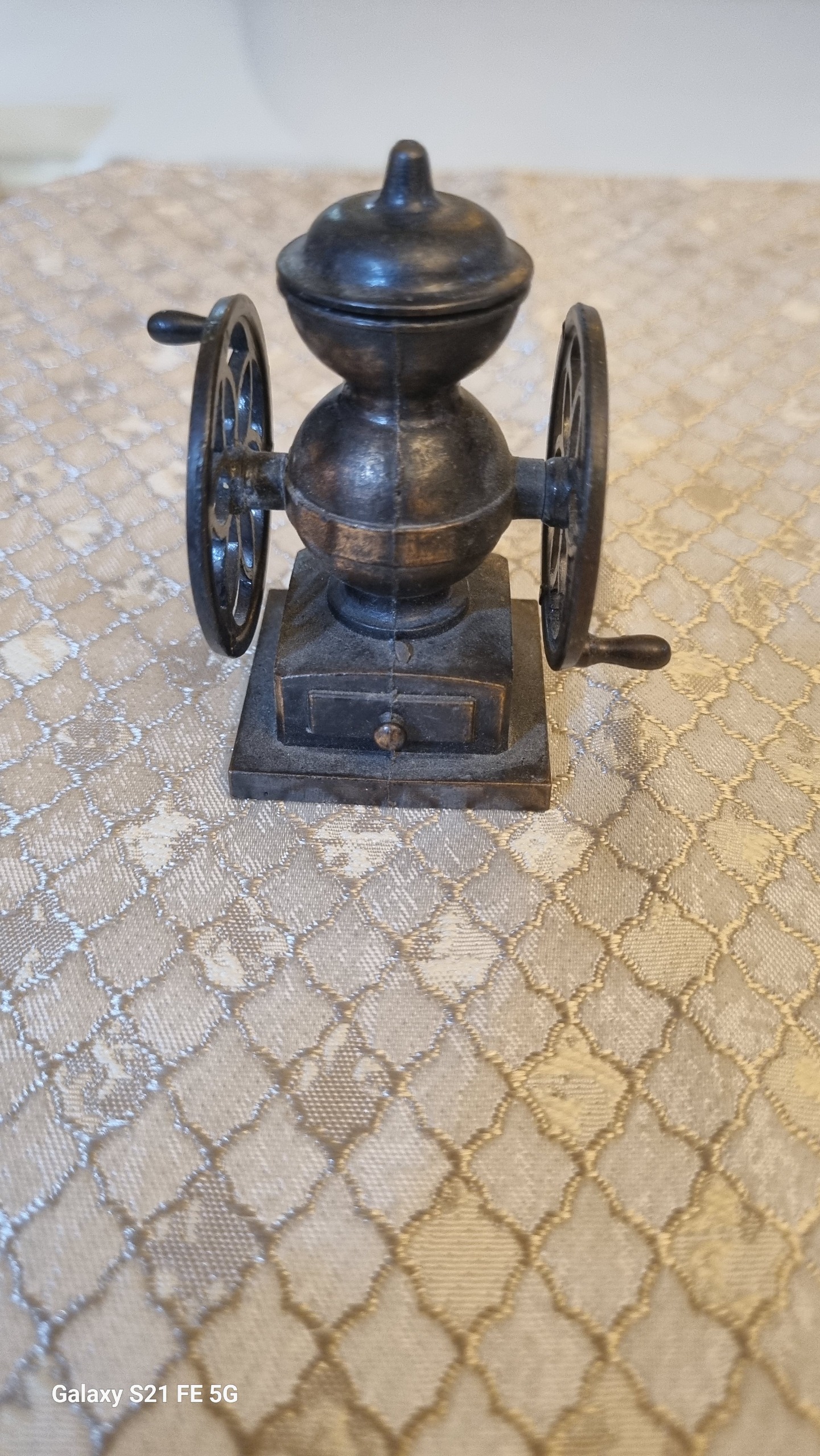 مداد تراش قدیمی قهوه ساب