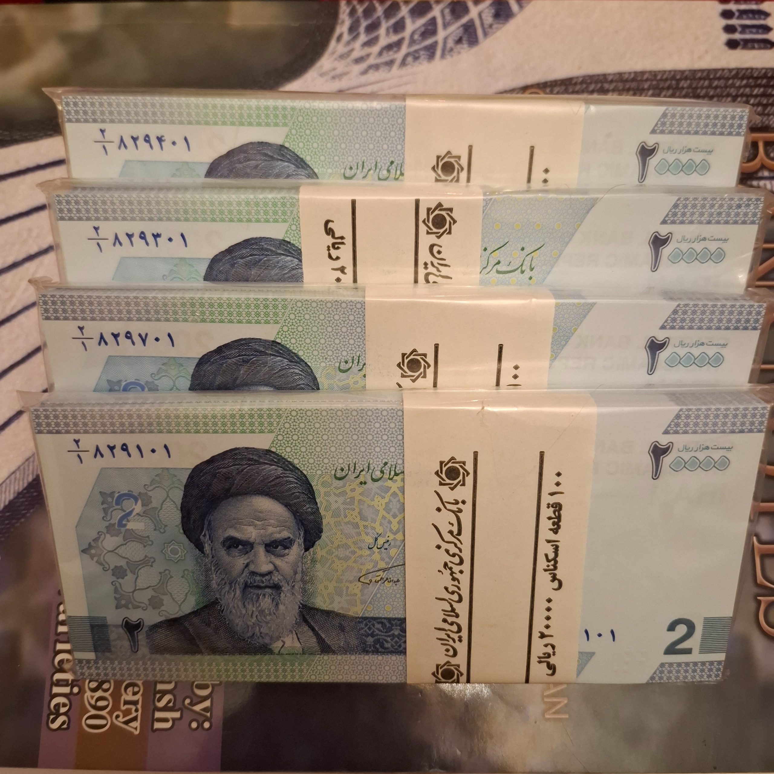 4 بسته اسکناس دو هزاری جدید کسر 2