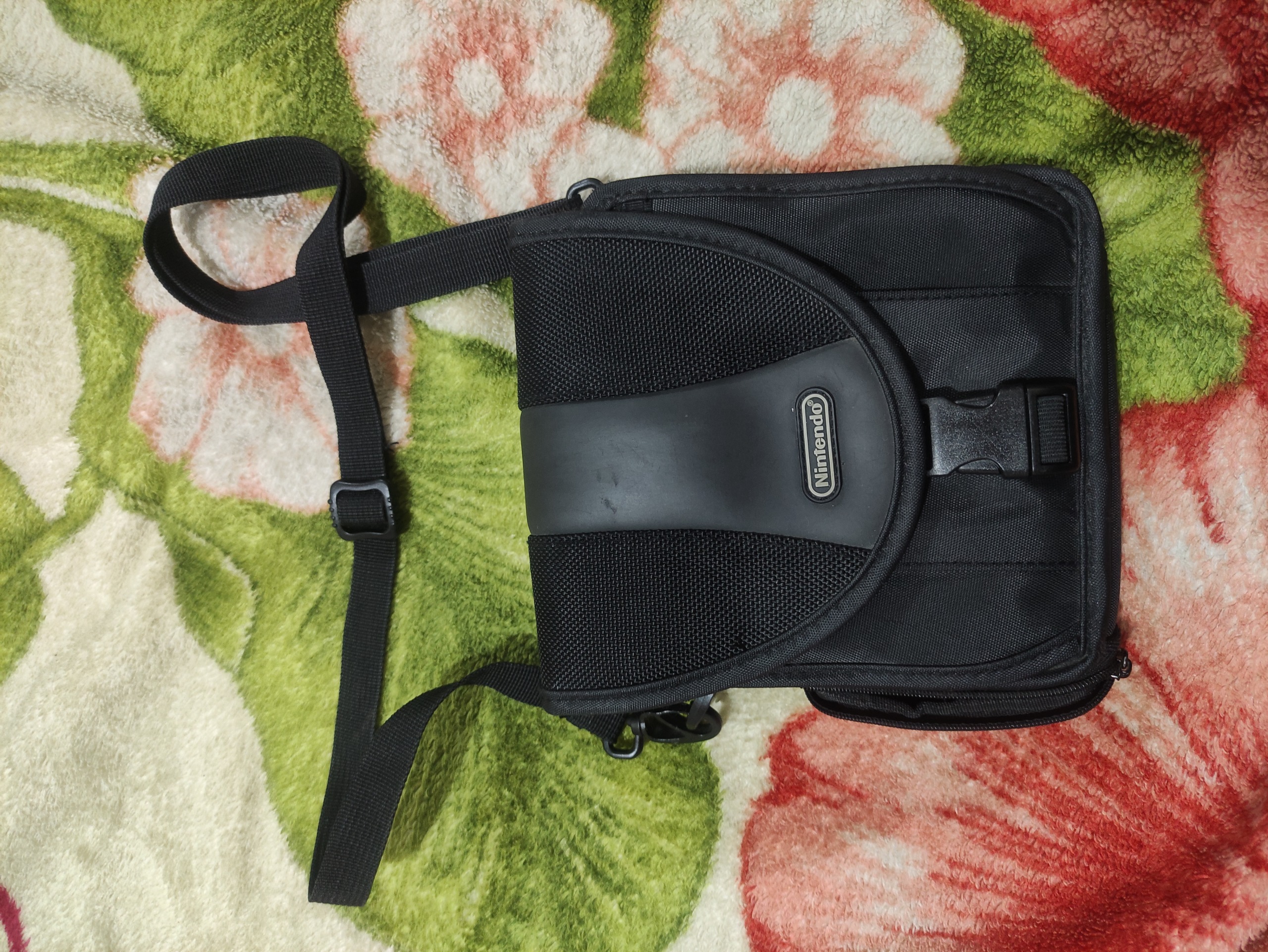 کیف نینتندو دی اس با چهار زیپ