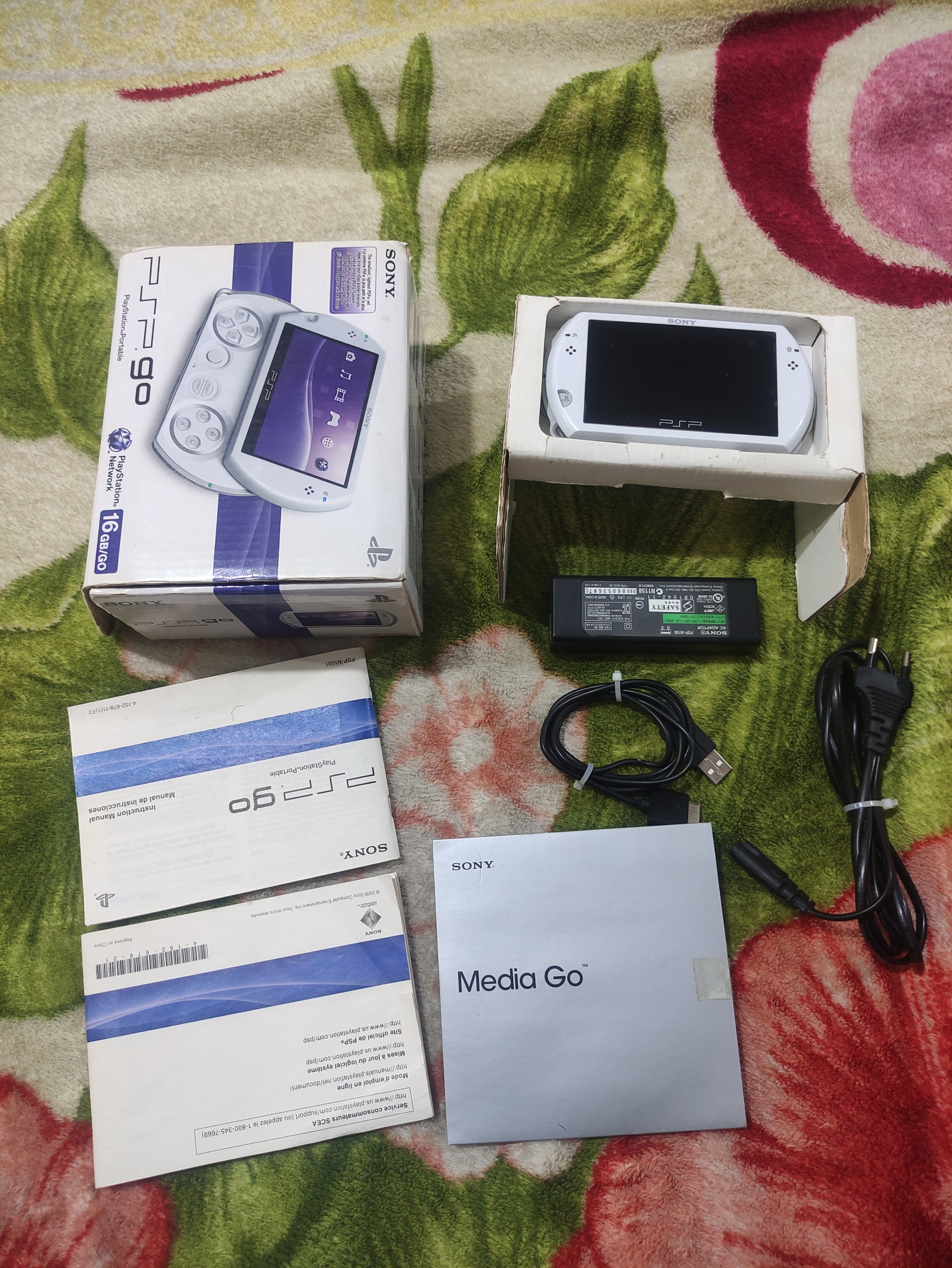 کنسول psp go سفید