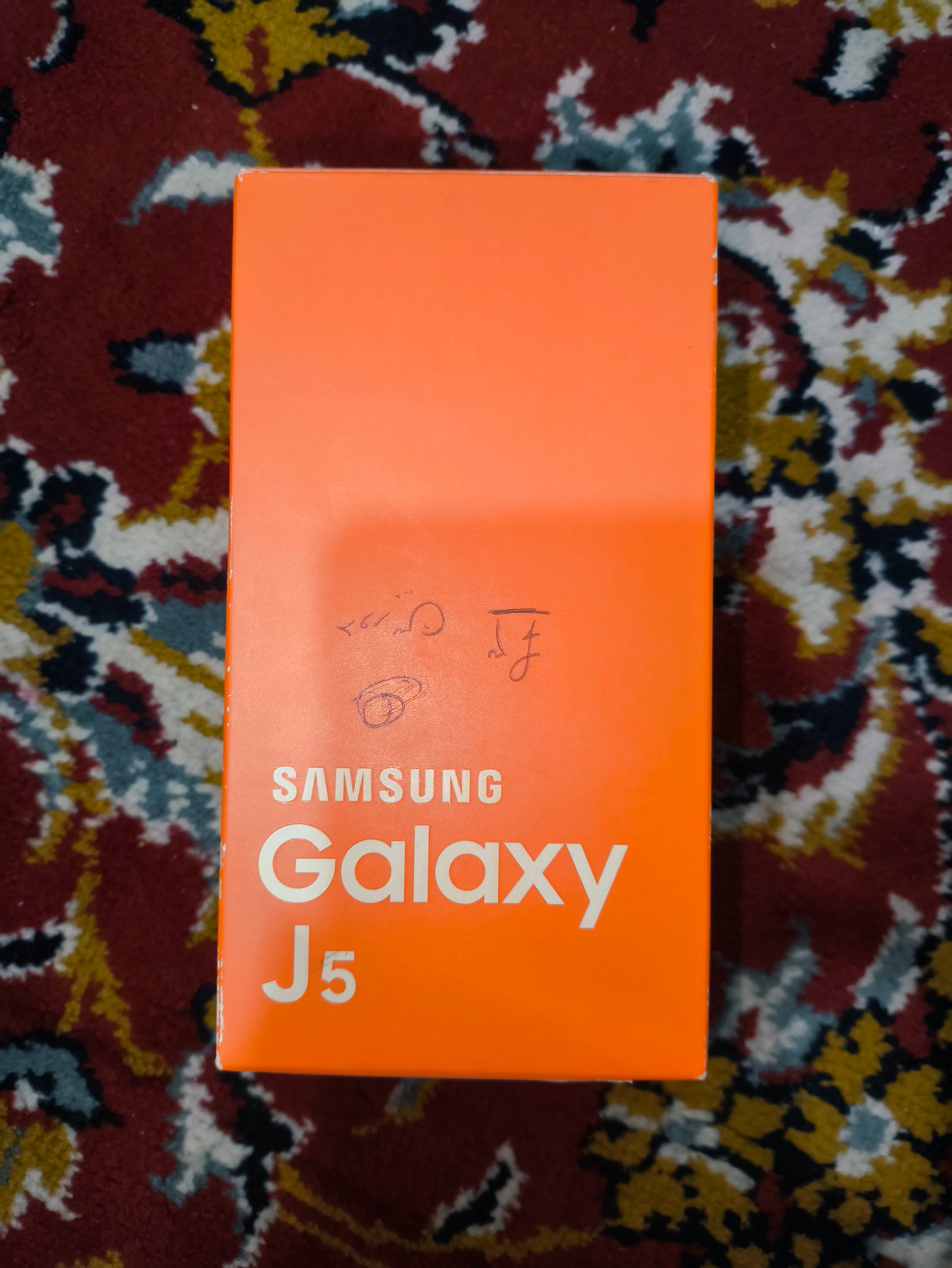 کارتن Galaxy J5