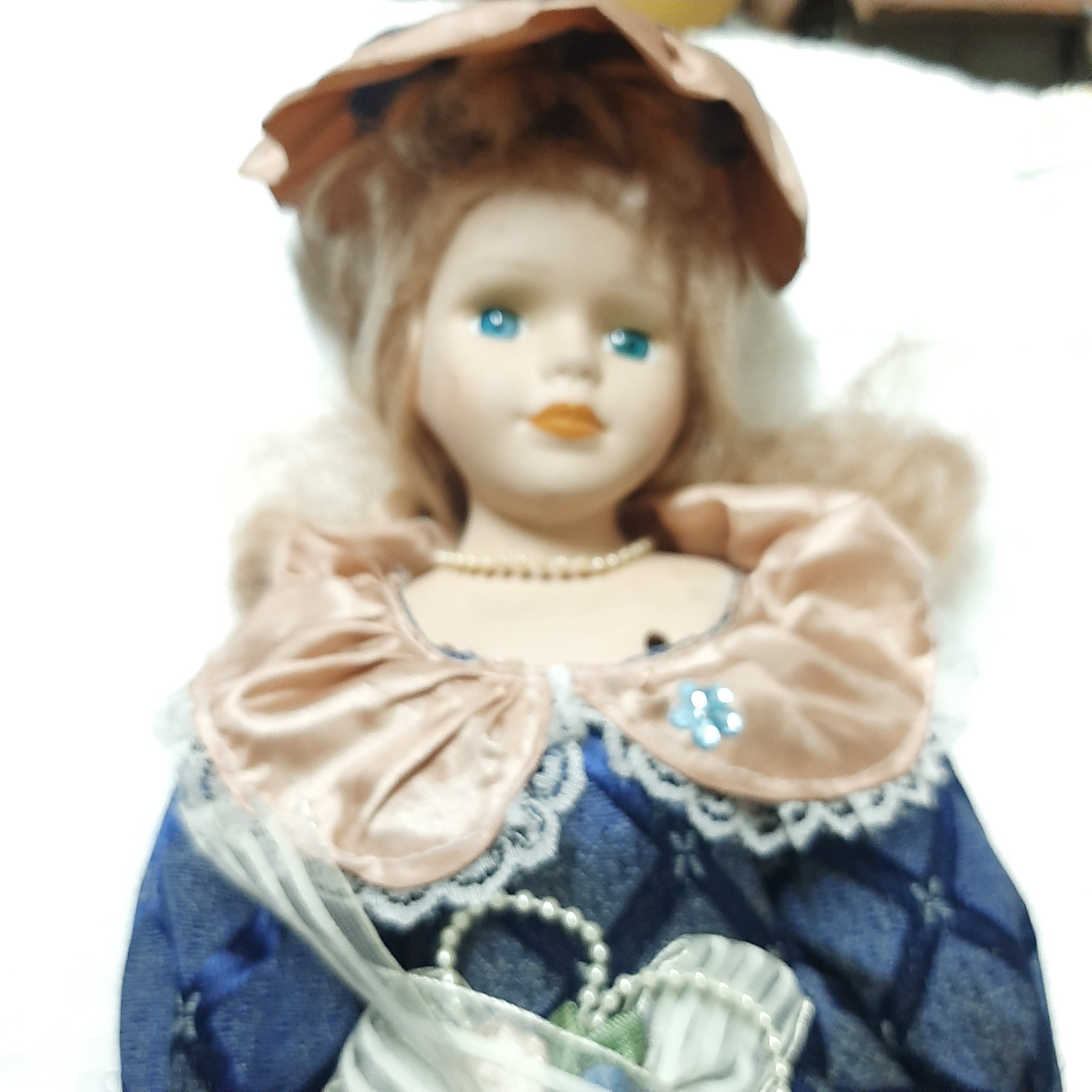 عروسک بزرگ سرامیکی