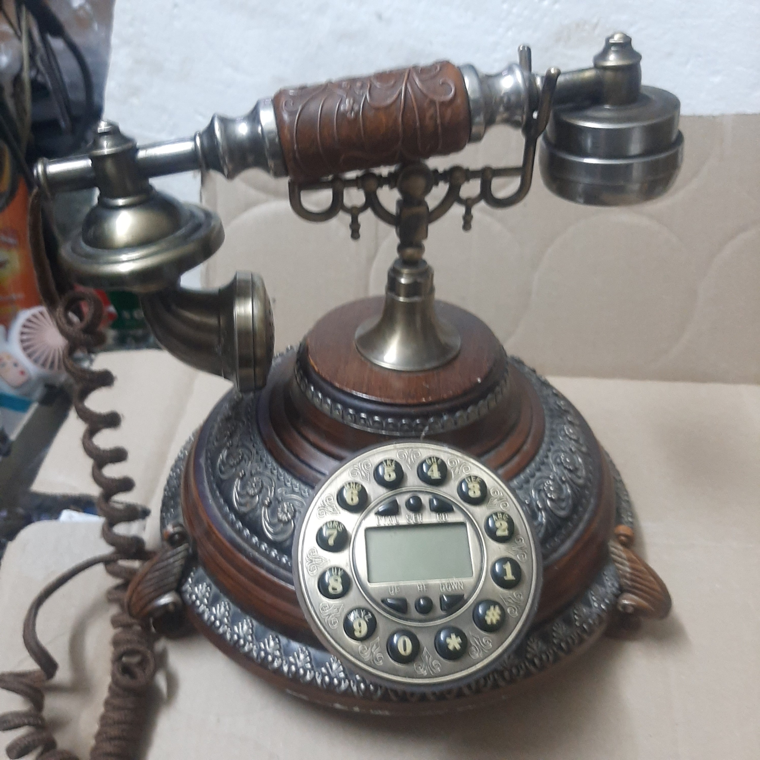 تلفن طرح قدیمی شیک