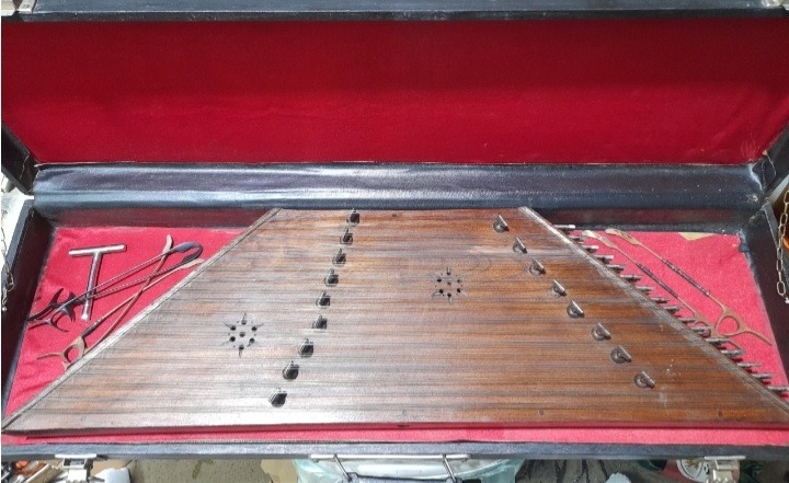 سنتور زیبای قدیمی